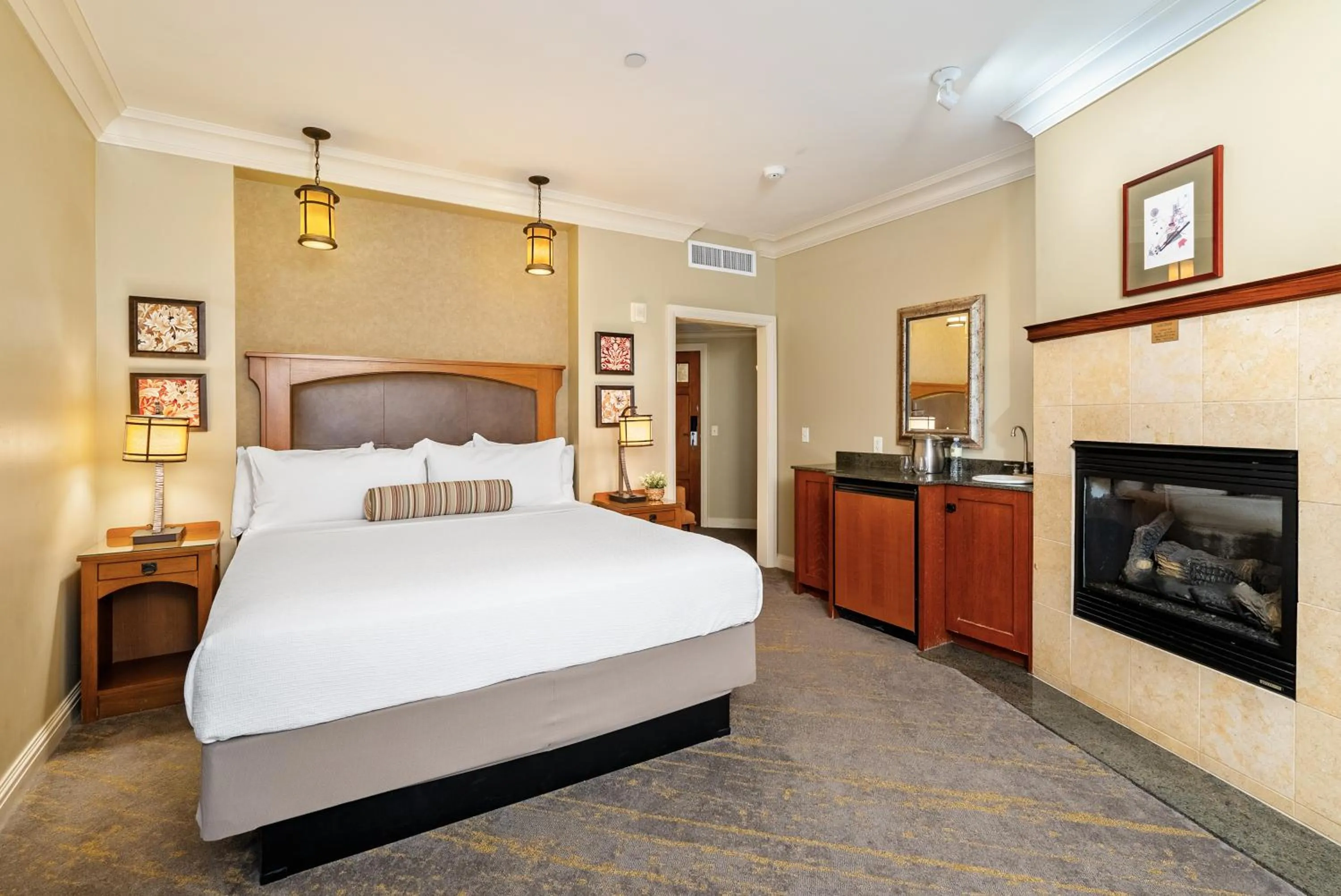 Bedroom, Bed in Avila Village Inn