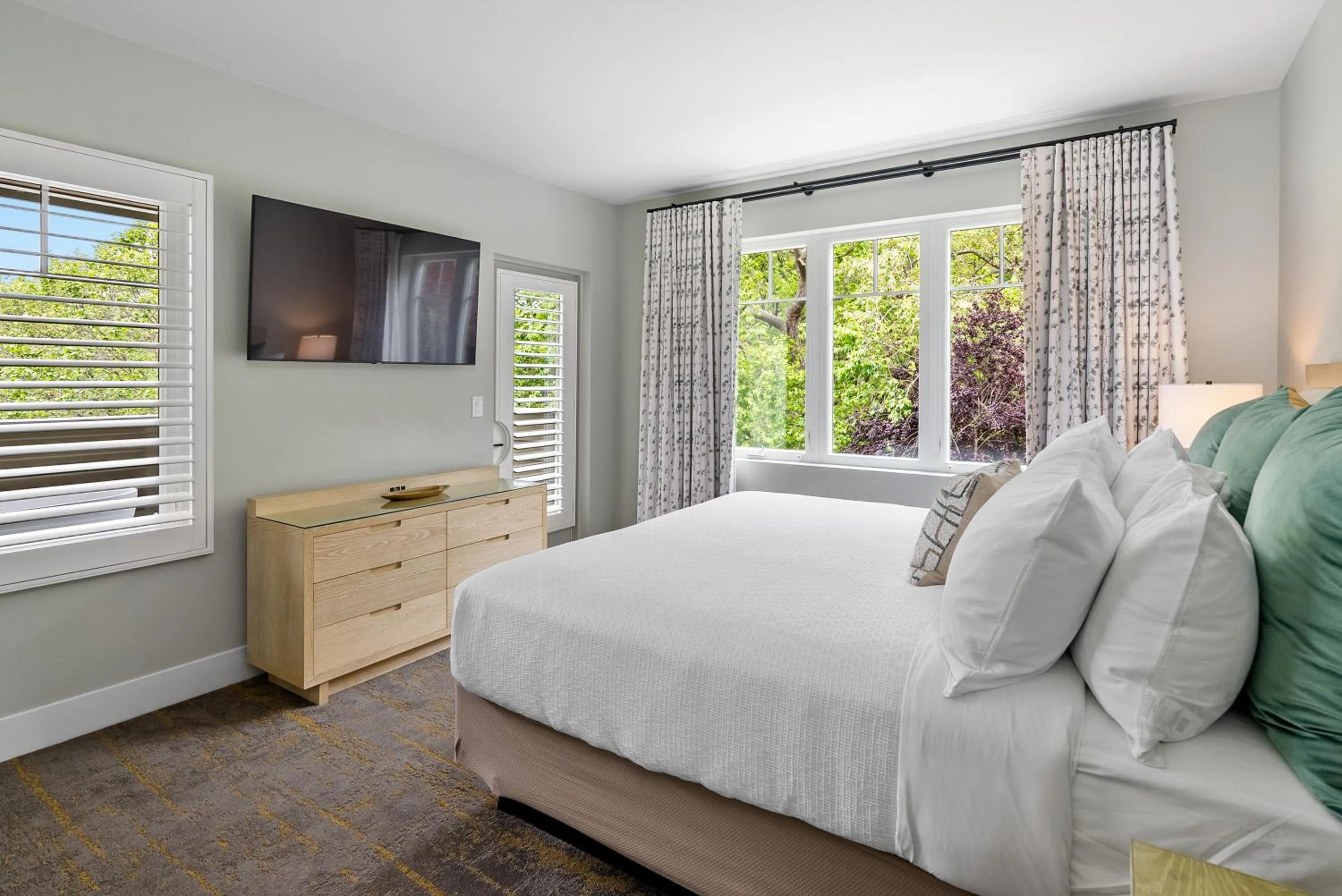 TV and multimedia, Bed in Avila Village Inn