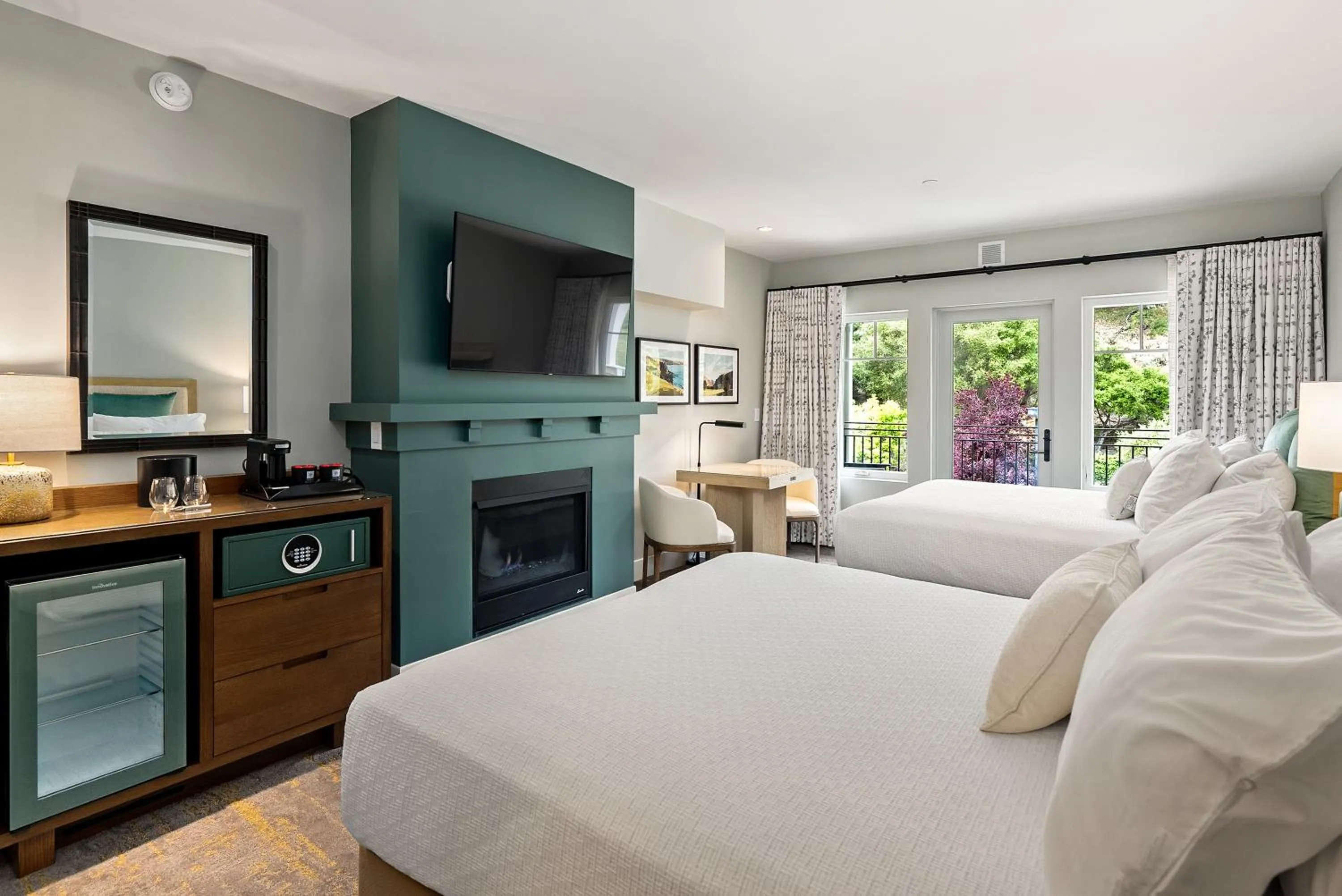 TV and multimedia, Bed in Avila Village Inn