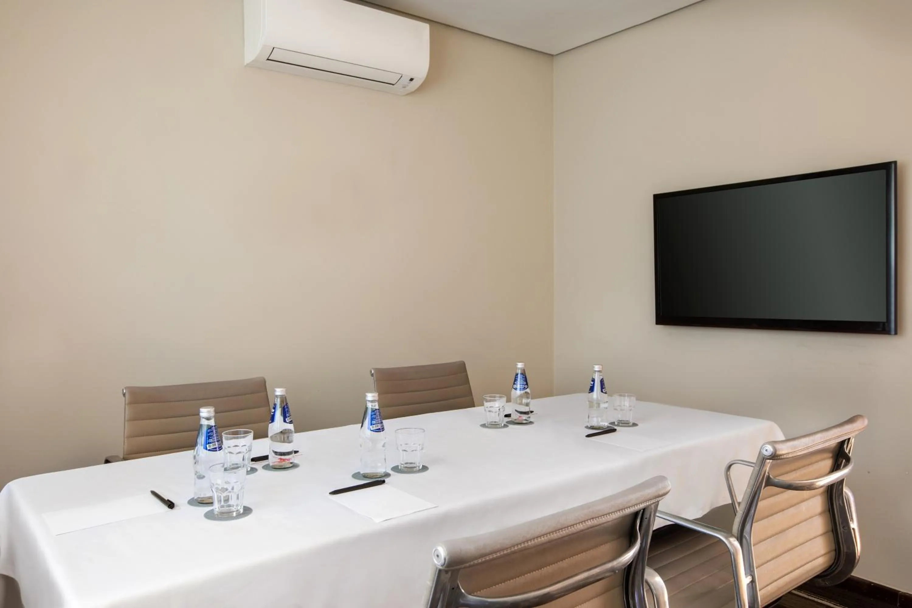 Meeting/conference room in INNSiDE by Meliá São Paulo Higienópolis