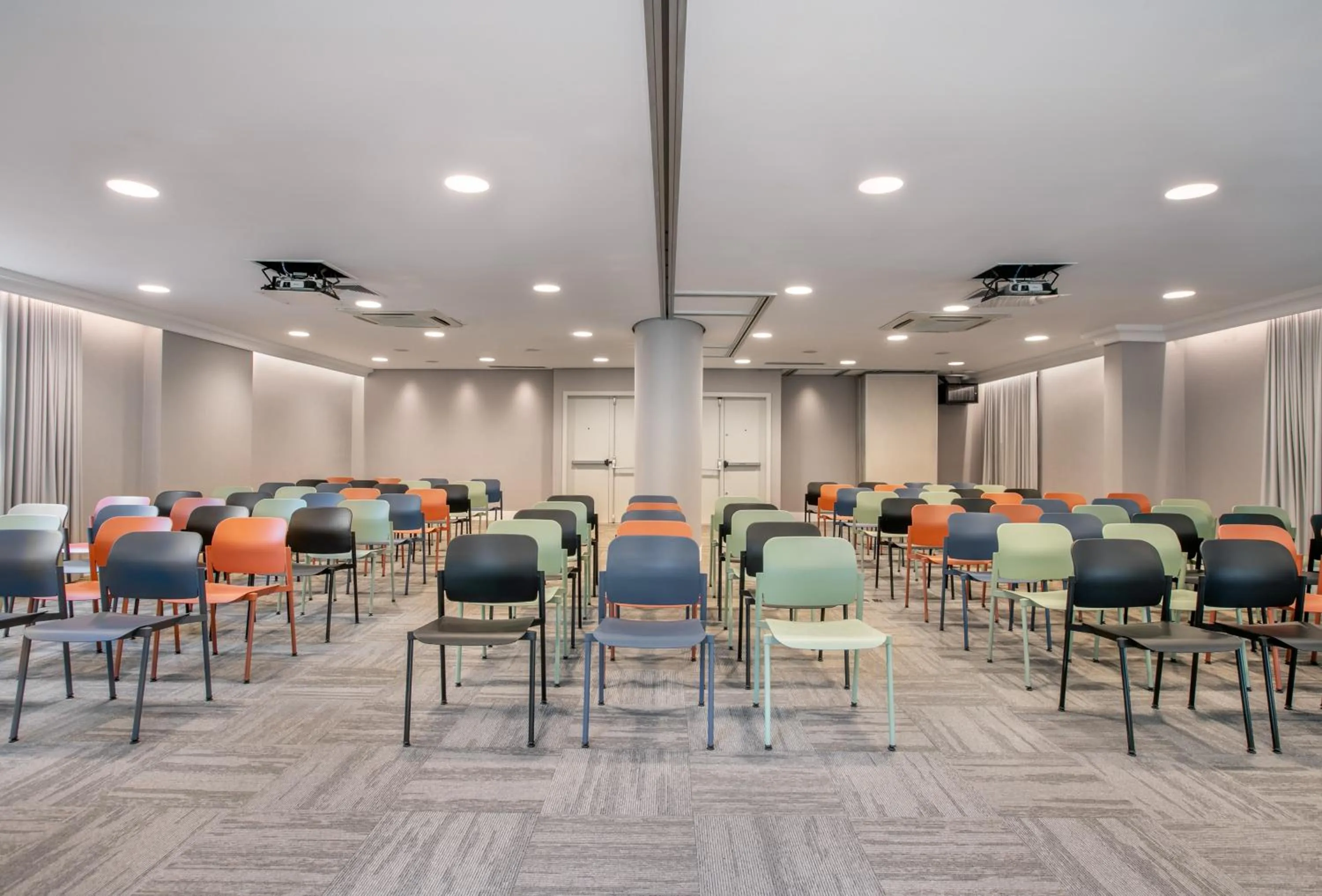 Meeting/conference room in INNSiDE by Meliá São Paulo Higienópolis