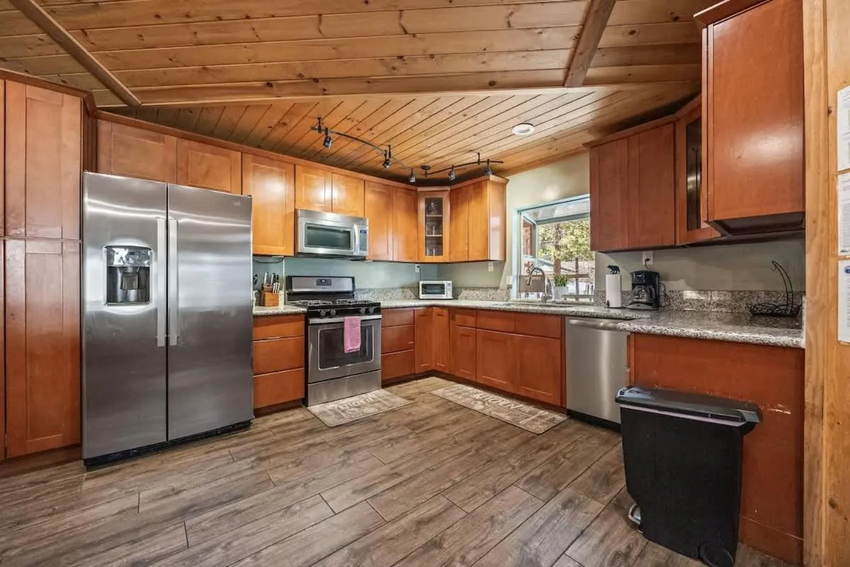 Indoor Pool Game Rm Pickleball Spa BBQ PetOk