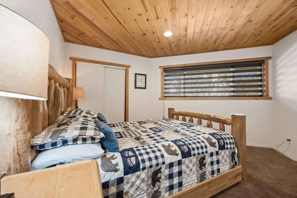 Bed in Indoor Pool Game Rm Pickleball Spa BBQ PetOk