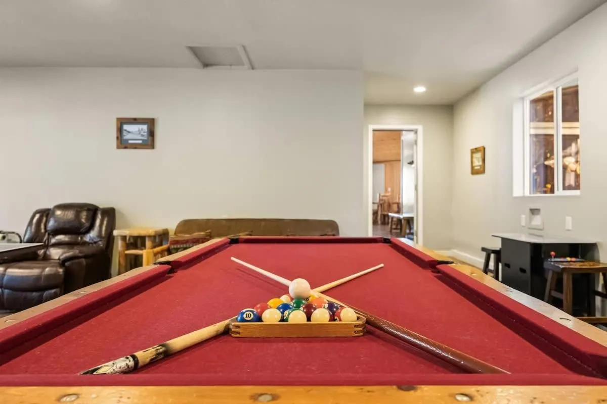 Indoor Pool Game Rm Pickleball Spa BBQ PetOk