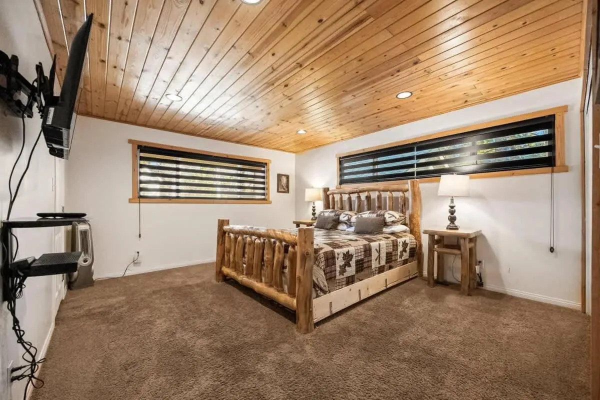 Bed in Indoor Pool Game Rm Pickleball Spa BBQ PetOk