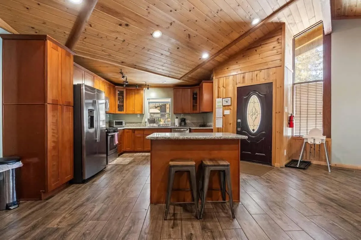 Indoor Pool Game Rm Pickleball Spa BBQ PetOk