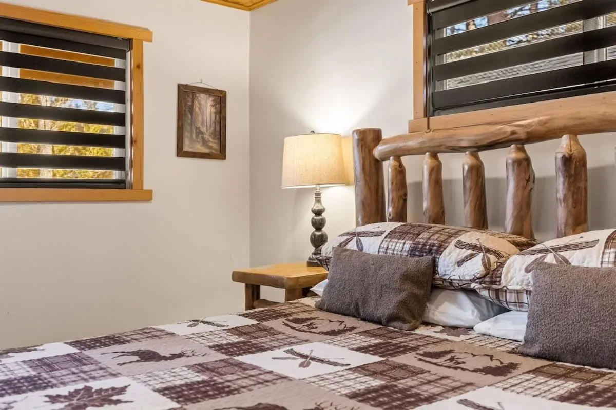 Bed in Indoor Pool Game Rm Pickleball Spa BBQ PetOk