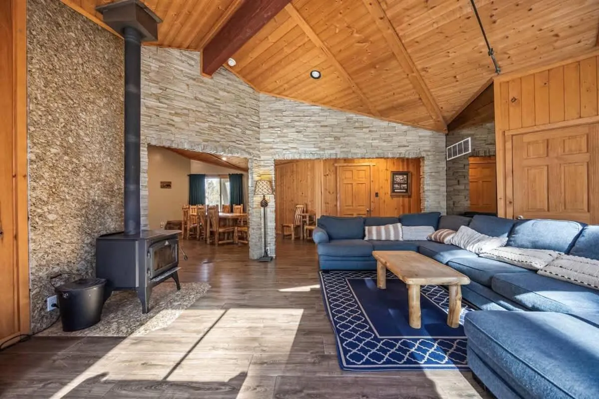 Indoor Pool Game Rm Pickleball Spa BBQ PetOk