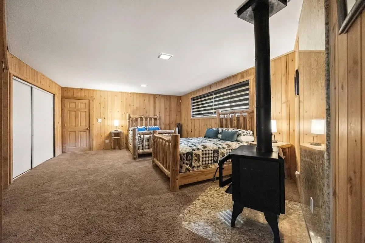 Bed in Indoor Pool Game Rm Pickleball Spa BBQ PetOk