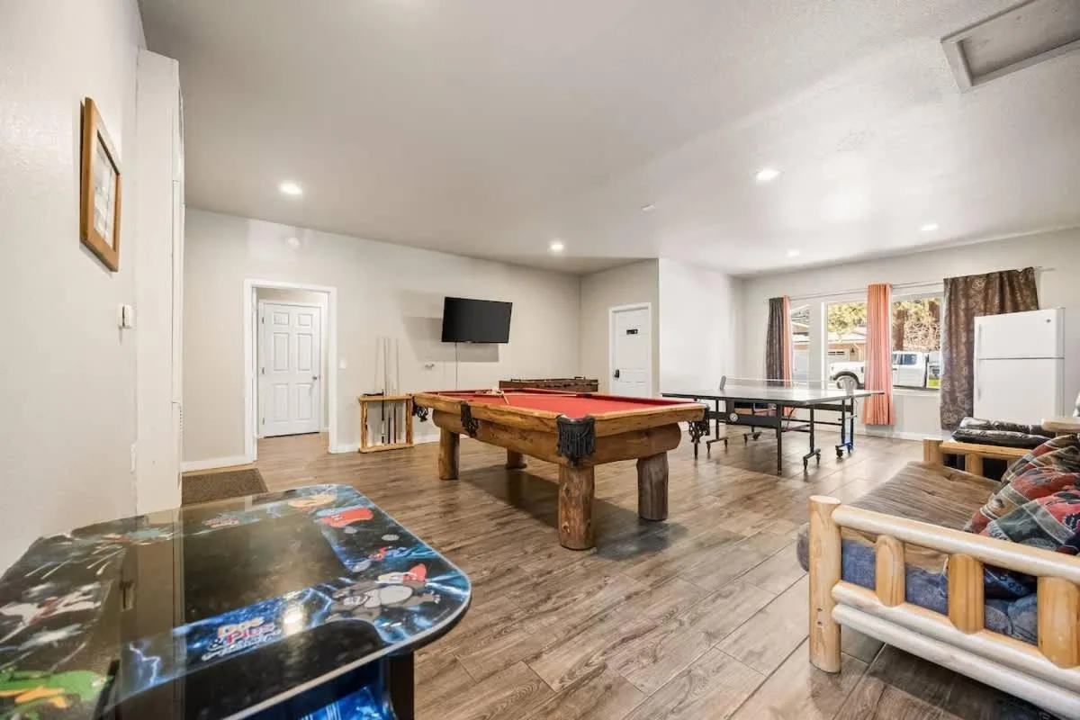 Indoor Pool Game Rm Pickleball Spa BBQ PetOk