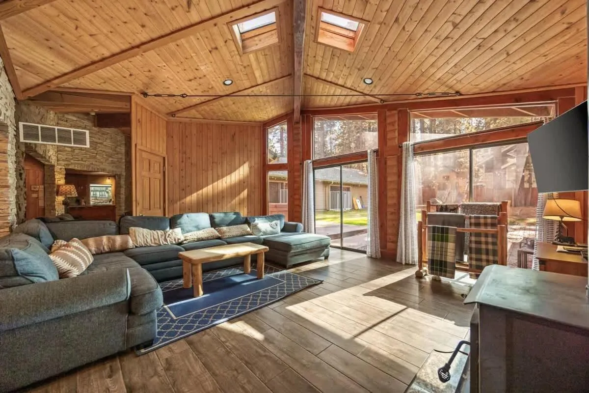 Indoor Pool Game Rm Pickleball Spa BBQ PetOk
