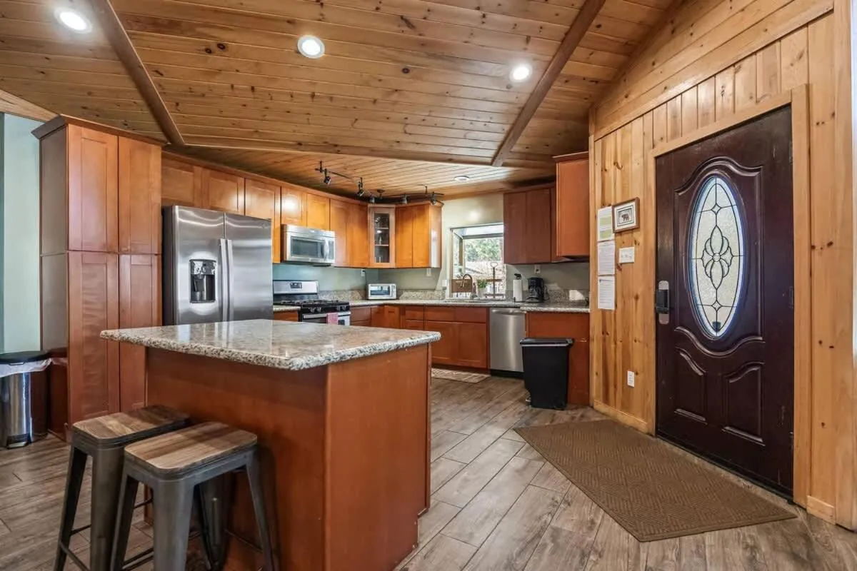 Indoor Pool Game Rm Pickleball Spa BBQ PetOk