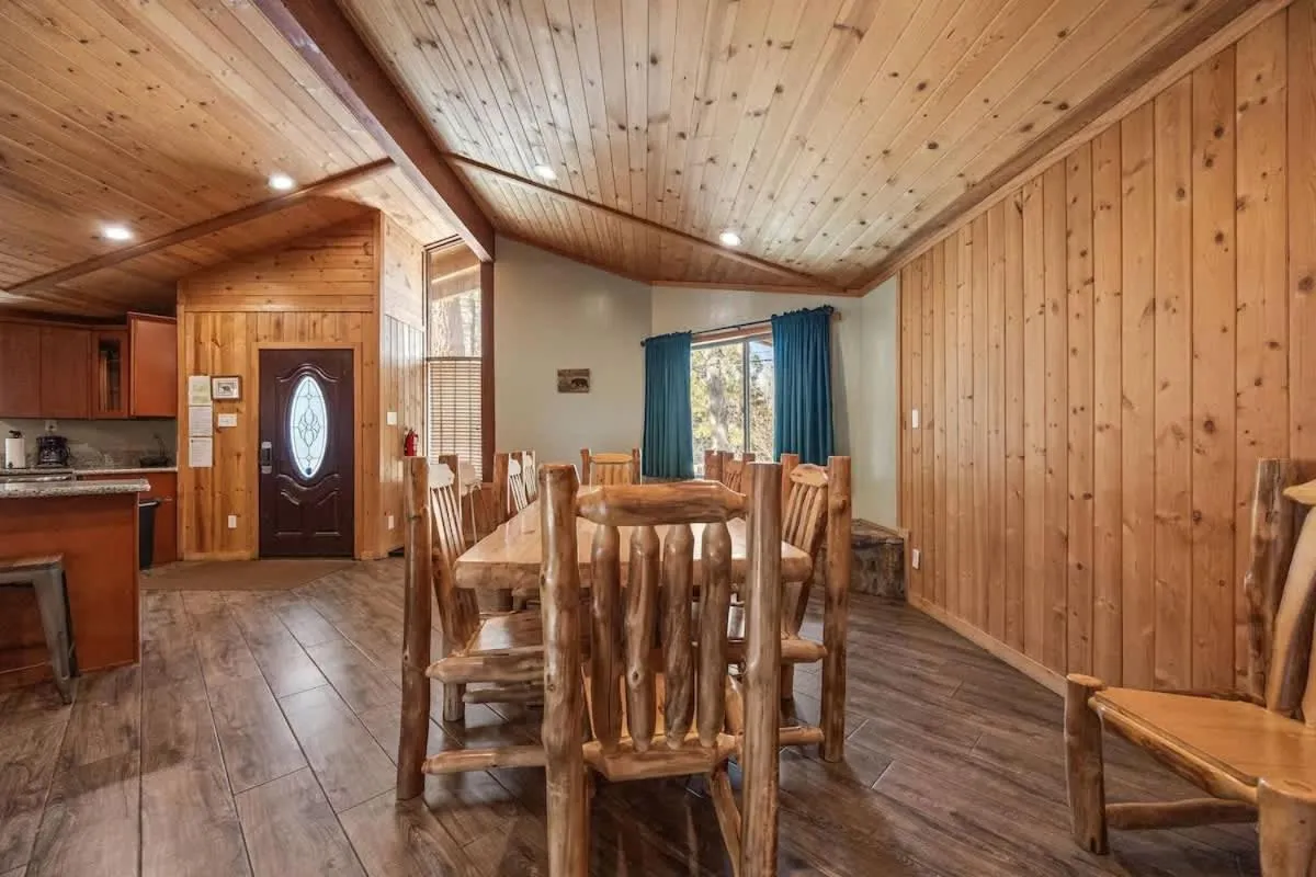 Indoor Pool Game Rm Pickleball Spa BBQ PetOk