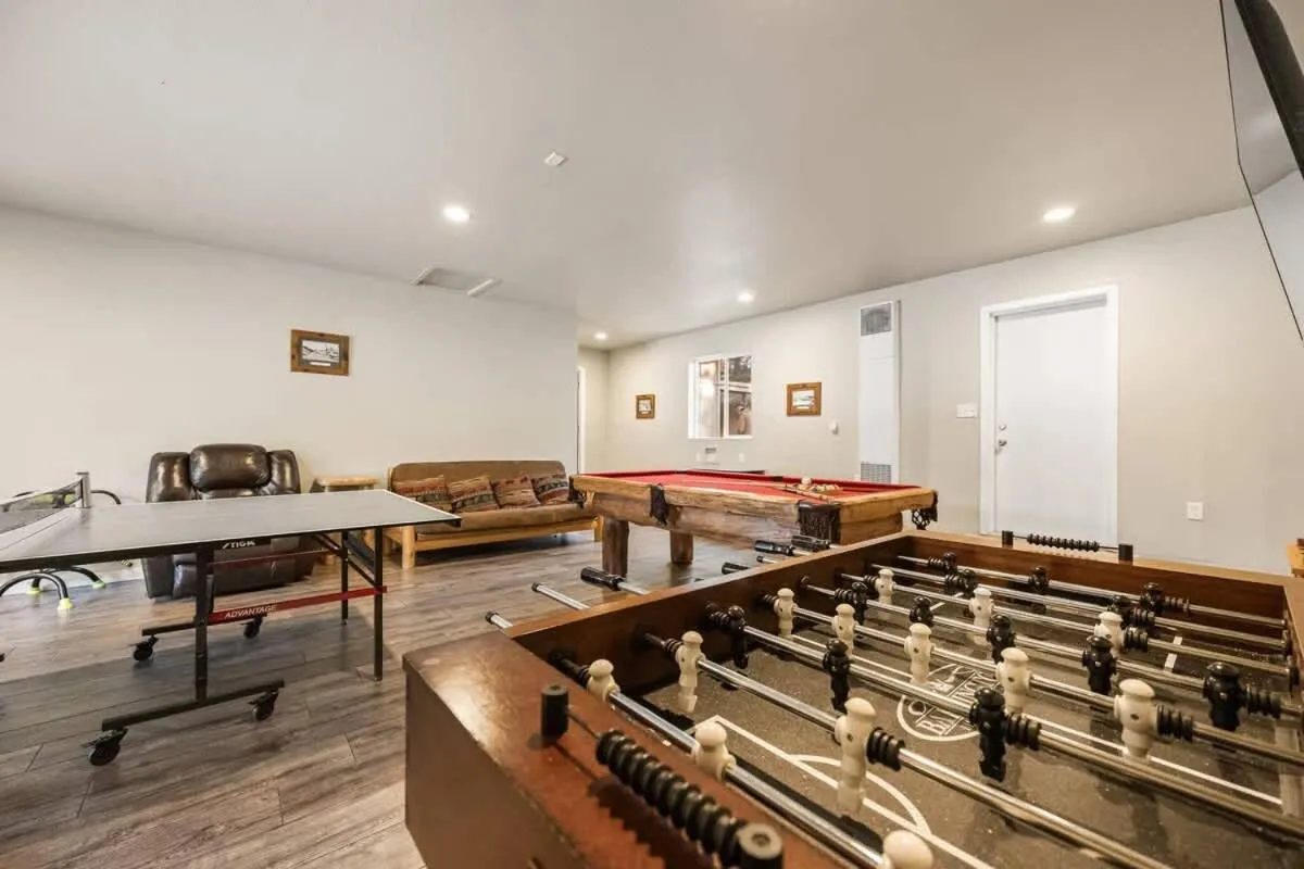 Indoor Pool Game Rm Pickleball Spa BBQ PetOk