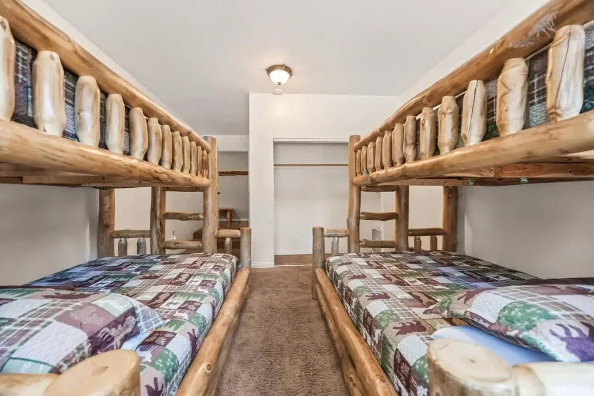 Bed in Indoor Pool Game Rm Pickleball Spa BBQ PetOk