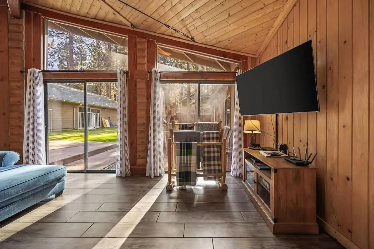 Indoor Pool Game Rm Pickleball Spa BBQ PetOk