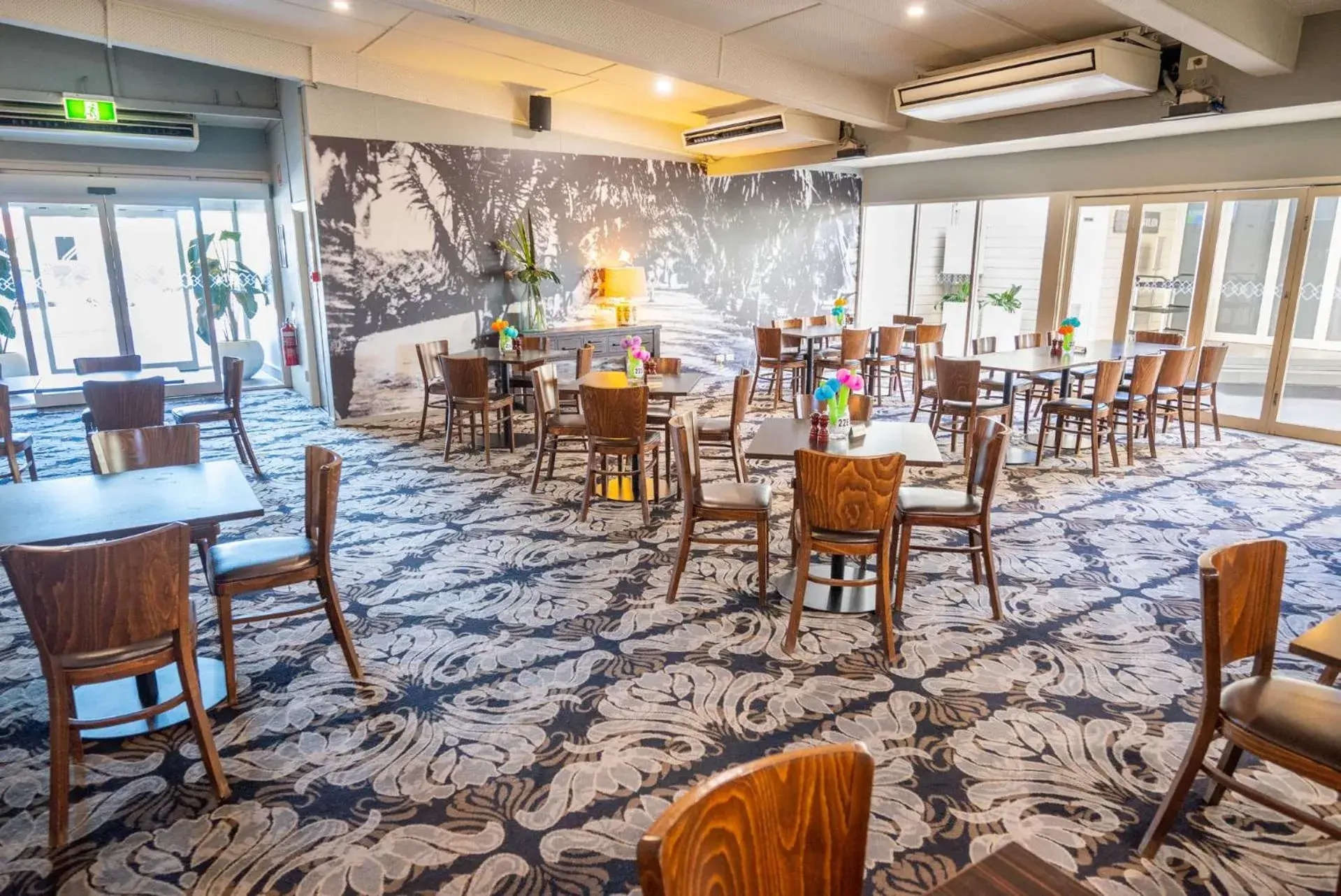 Restaurant/places to eat in Shamrock Gardens Motel Restaurant/places to eat in Shamrock Gardens Motel