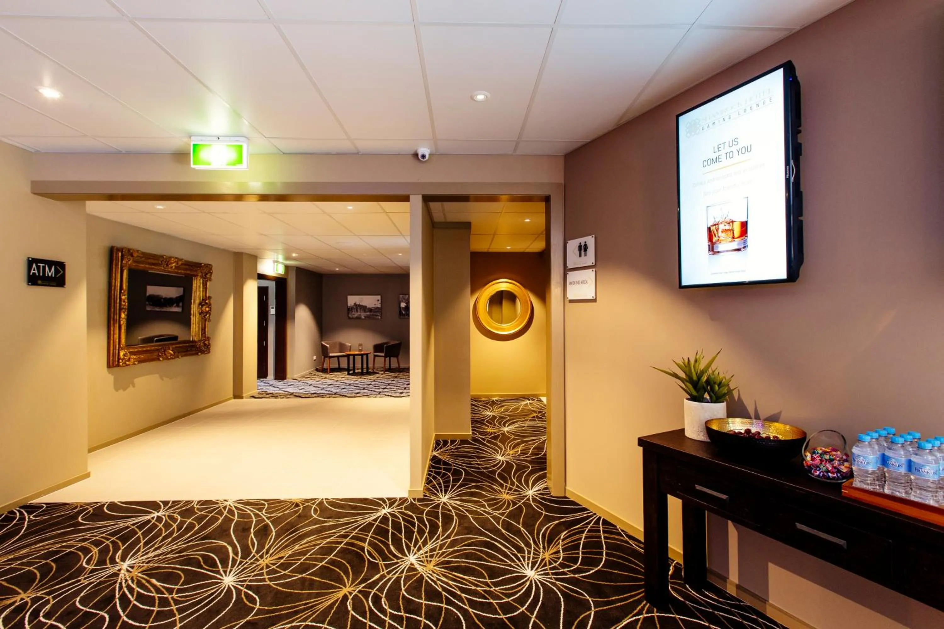 Lobby or reception, Bed in Shamrock Gardens Motel