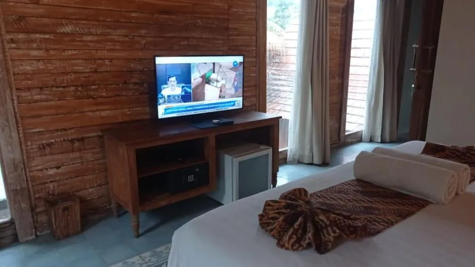 TV and multimedia, Bed in Suarti Boutique Village