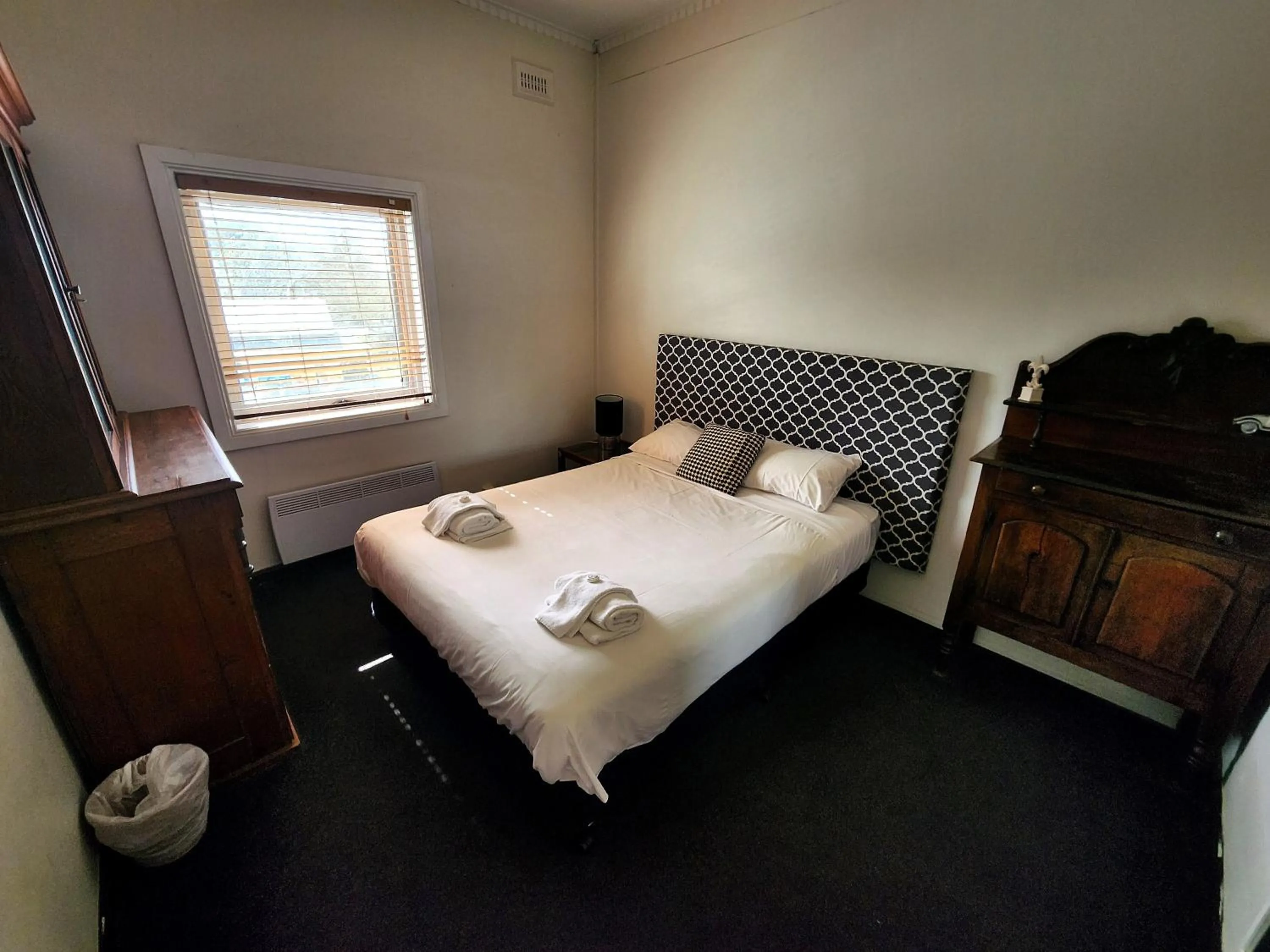 Photo of the whole room, Bed in Fish Creek Hotel