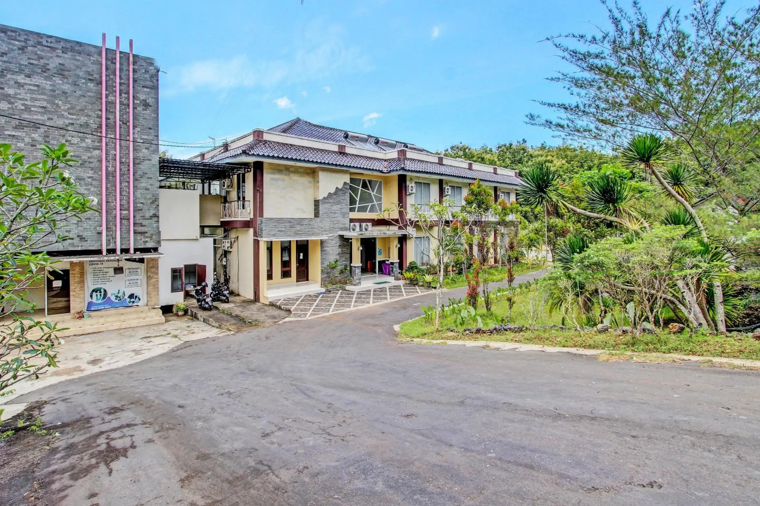 Facade/entrance in Collection O Gunung Kidul Near Pindul Cave Formerly Orchid Hotel Facade/entrance in Collection O Gunung Kidul Near Pindul Cave Formerly Orchid Hotel