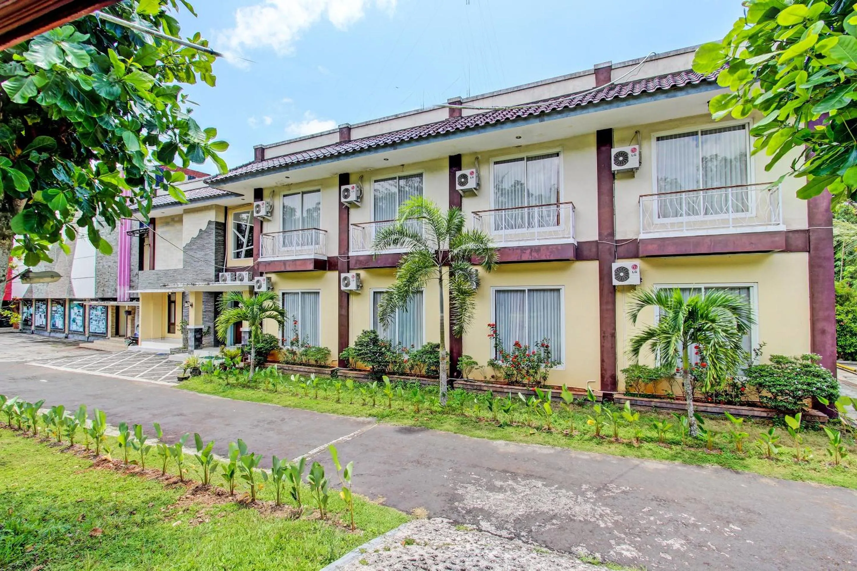 Facade/entrance in Collection O Gunung Kidul Near Baron Beach Formerly Orchid Hotel