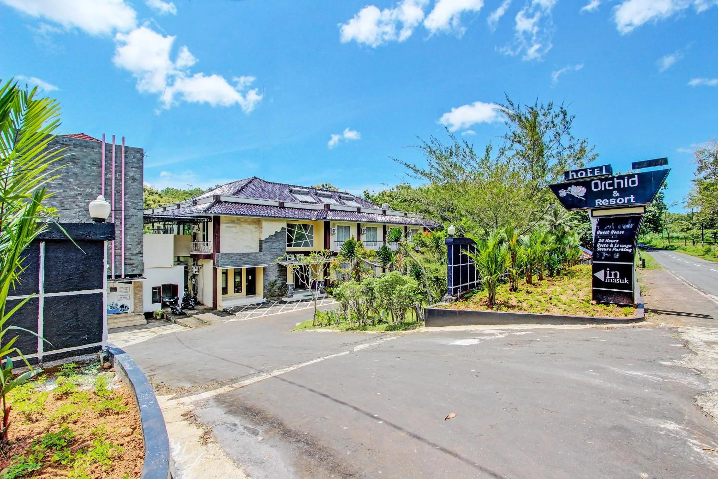 Facade/entrance in Collection O Gunung Kidul Near Baron Beach Formerly Orchid Hotel