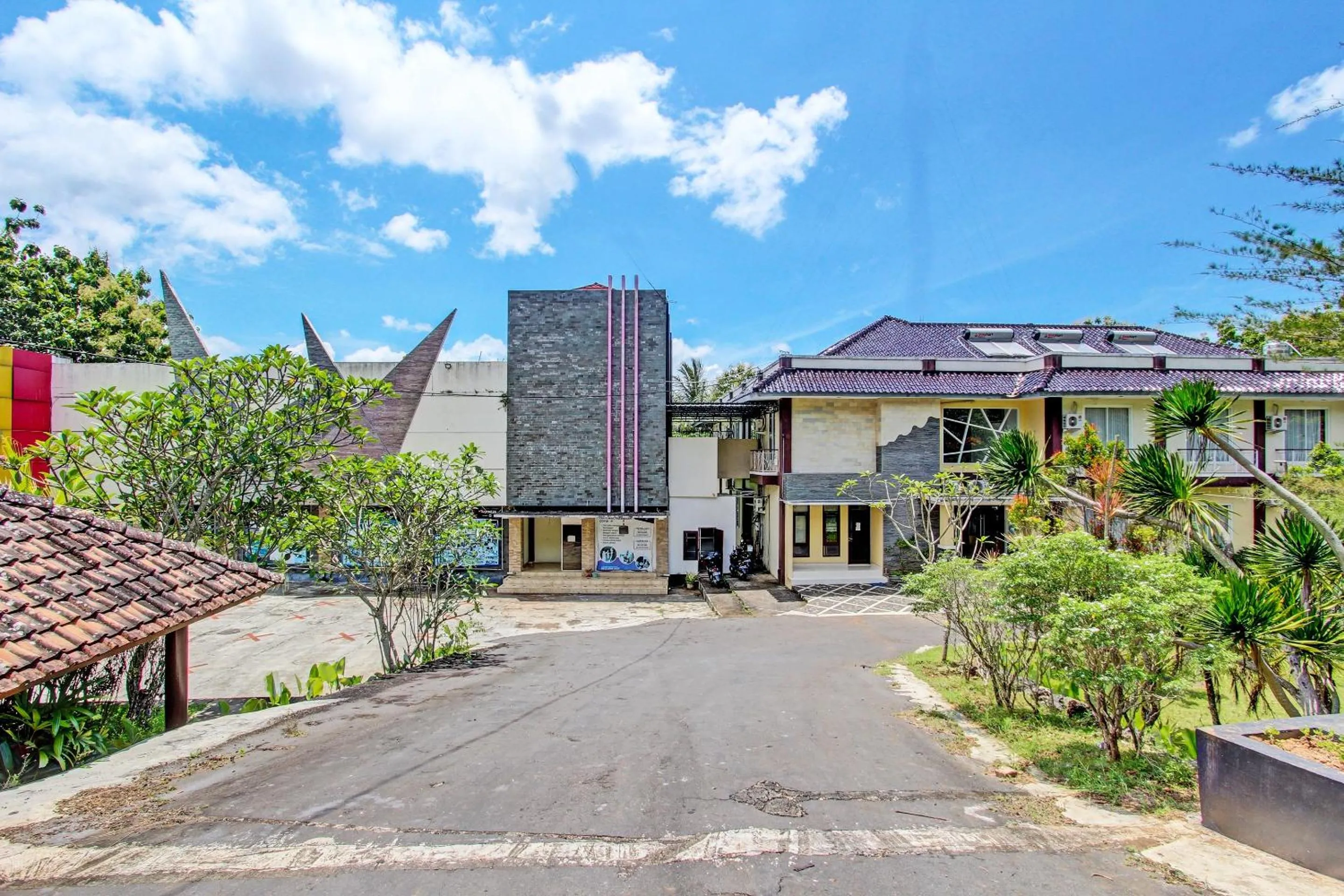 Facade/entrance in Collection O Gunung Kidul Near Baron Beach Formerly Orchid Hotel