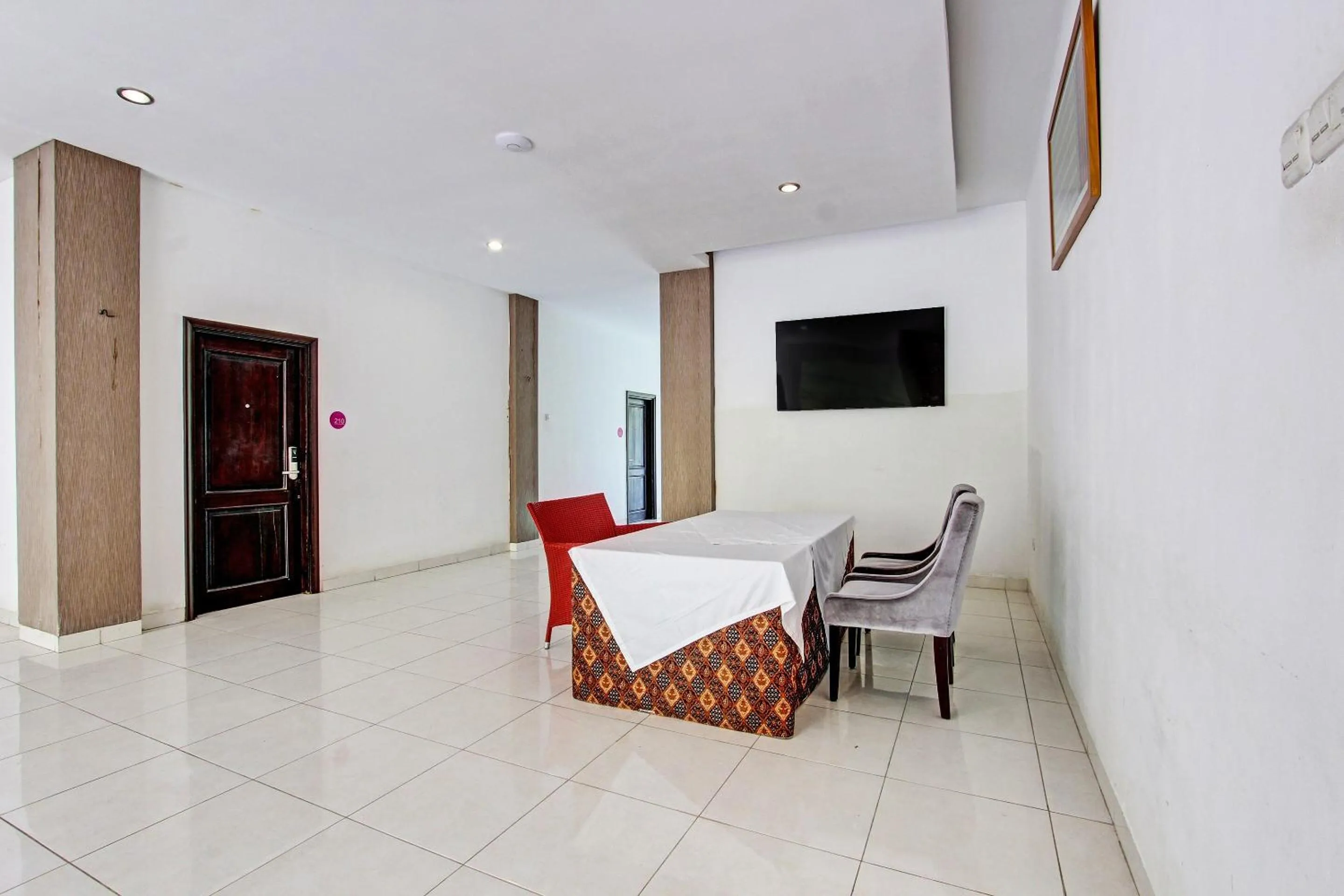 Lobby or reception in Collection O Gunung Kidul Near Baron Beach Formerly Orchid Hotel