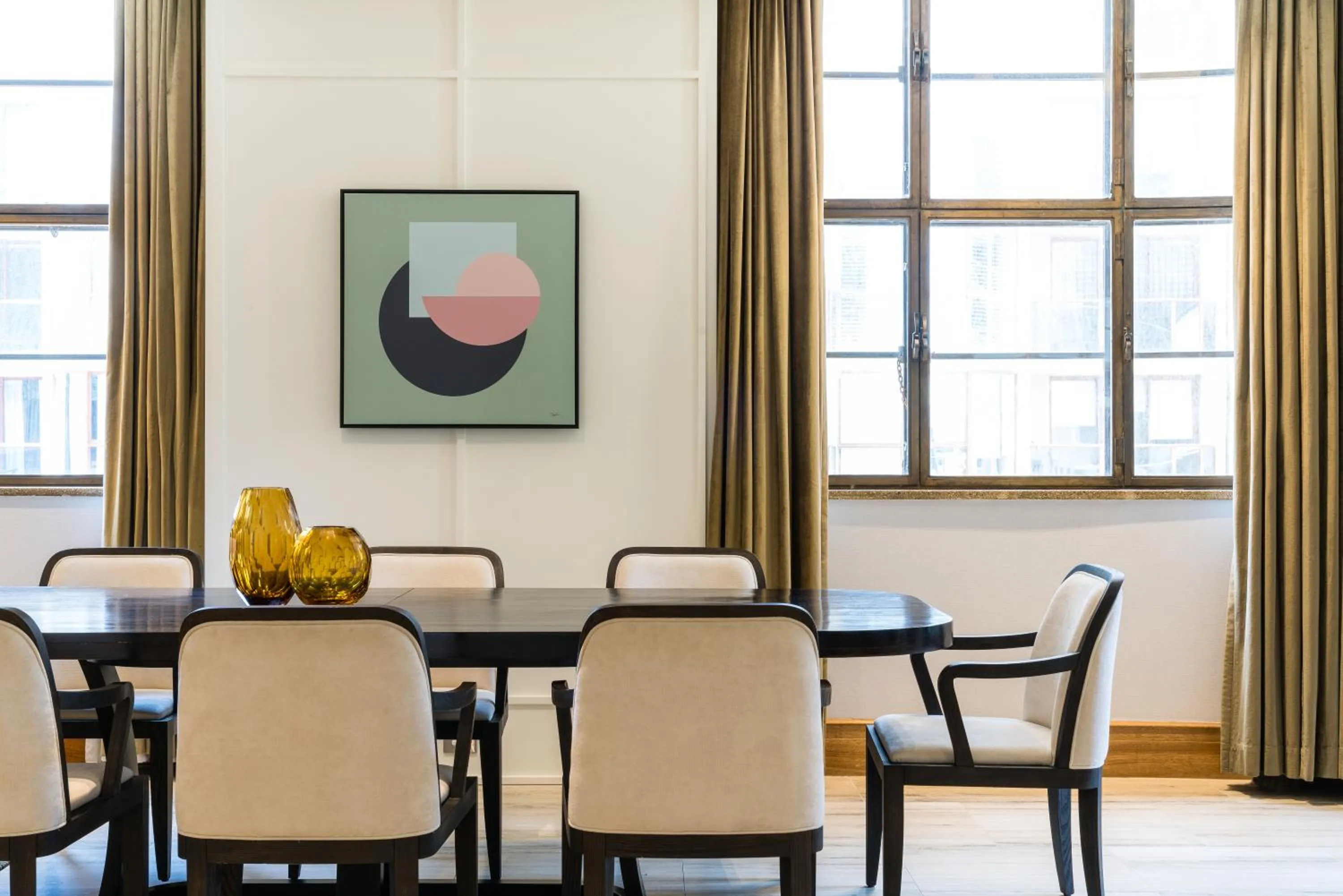 Dining area in Kimpton Margot Sydney by IHG