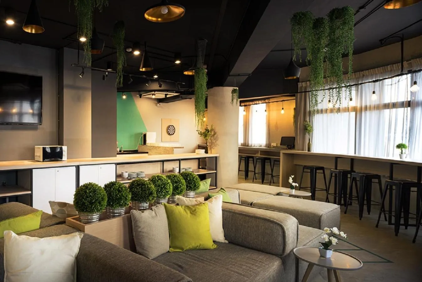 Communal lounge/ TV room in Tido Hostel Penang