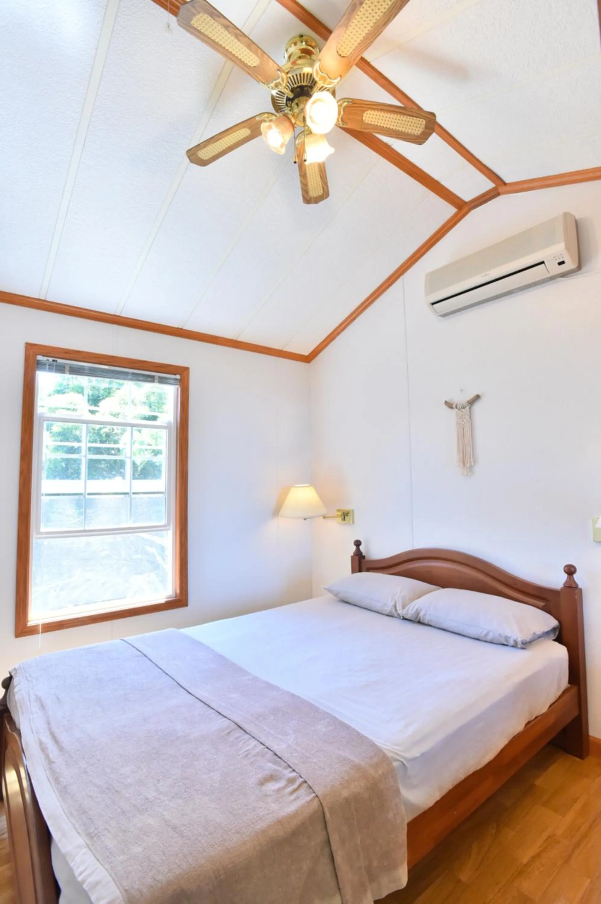 Photo of the whole room, Bed in PANORAMA Ocean View Cottage