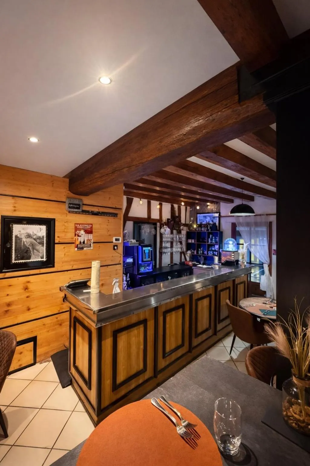 Restaurant/places to eat in Le Flaubert Hôtel
