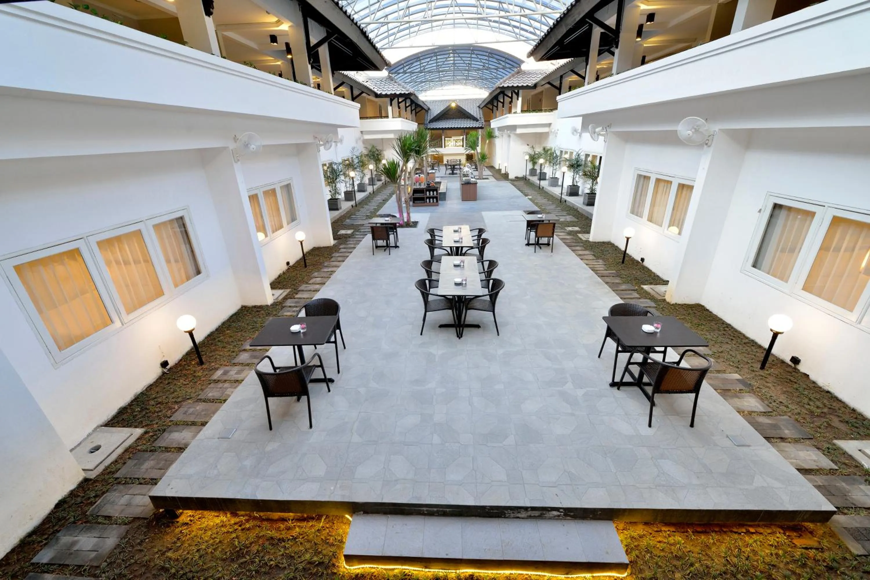 Restaurant/Places to Eat in Whiz Prime Hotel Darmo Harapan Surabaya