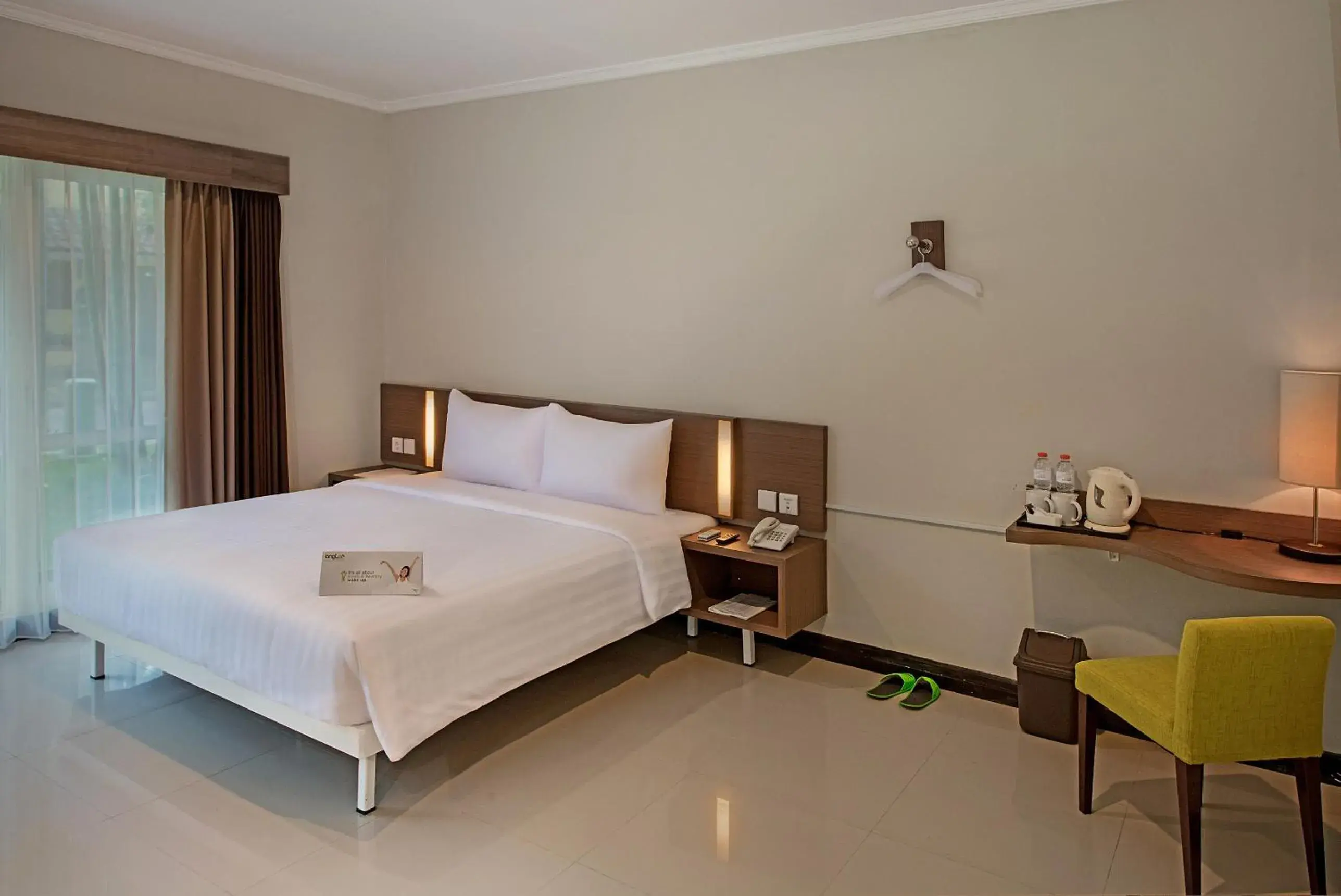 Bed in Whiz Prime Hotel Darmo Harapan Surabaya