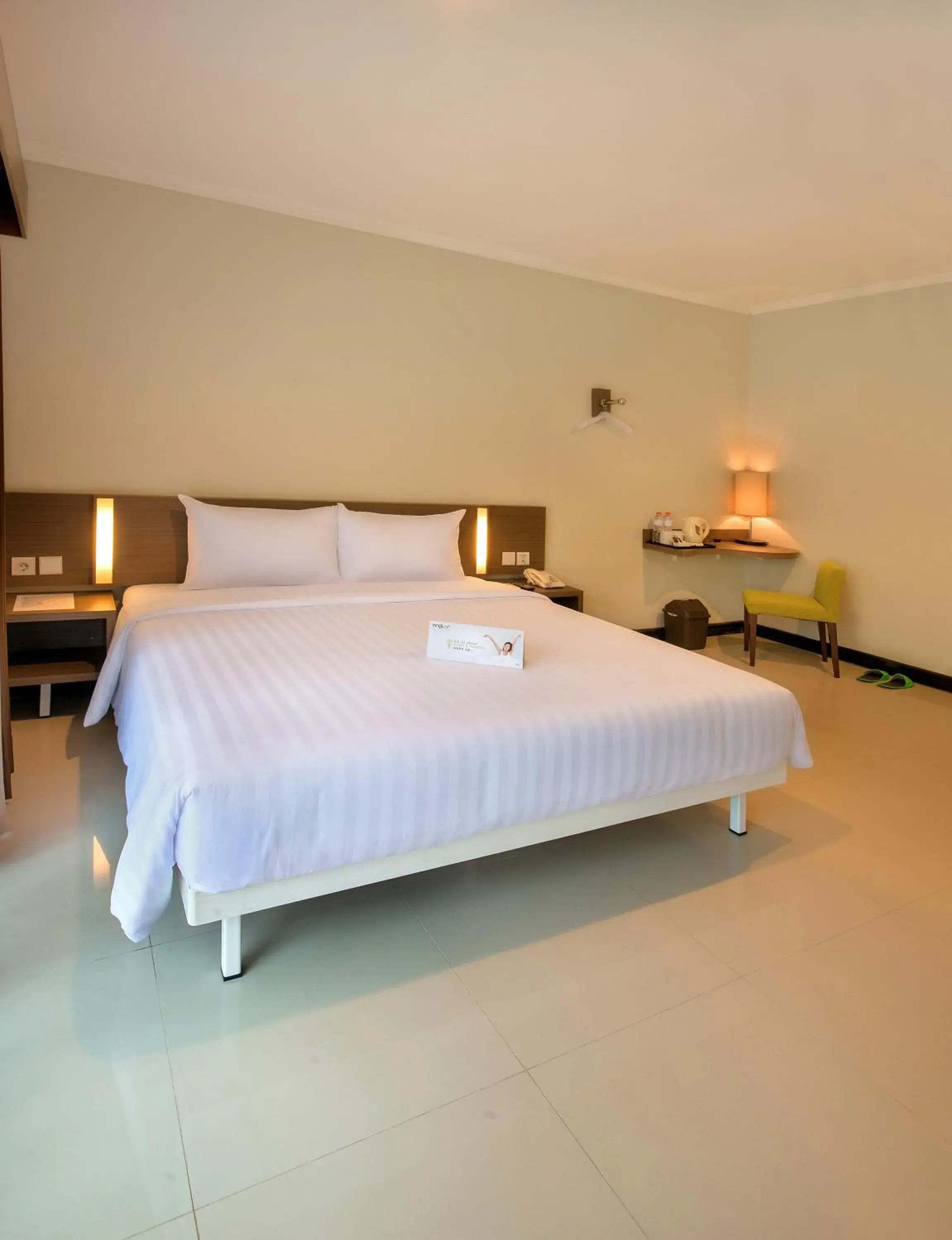 Bed in Whiz Prime Hotel Darmo Harapan Surabaya