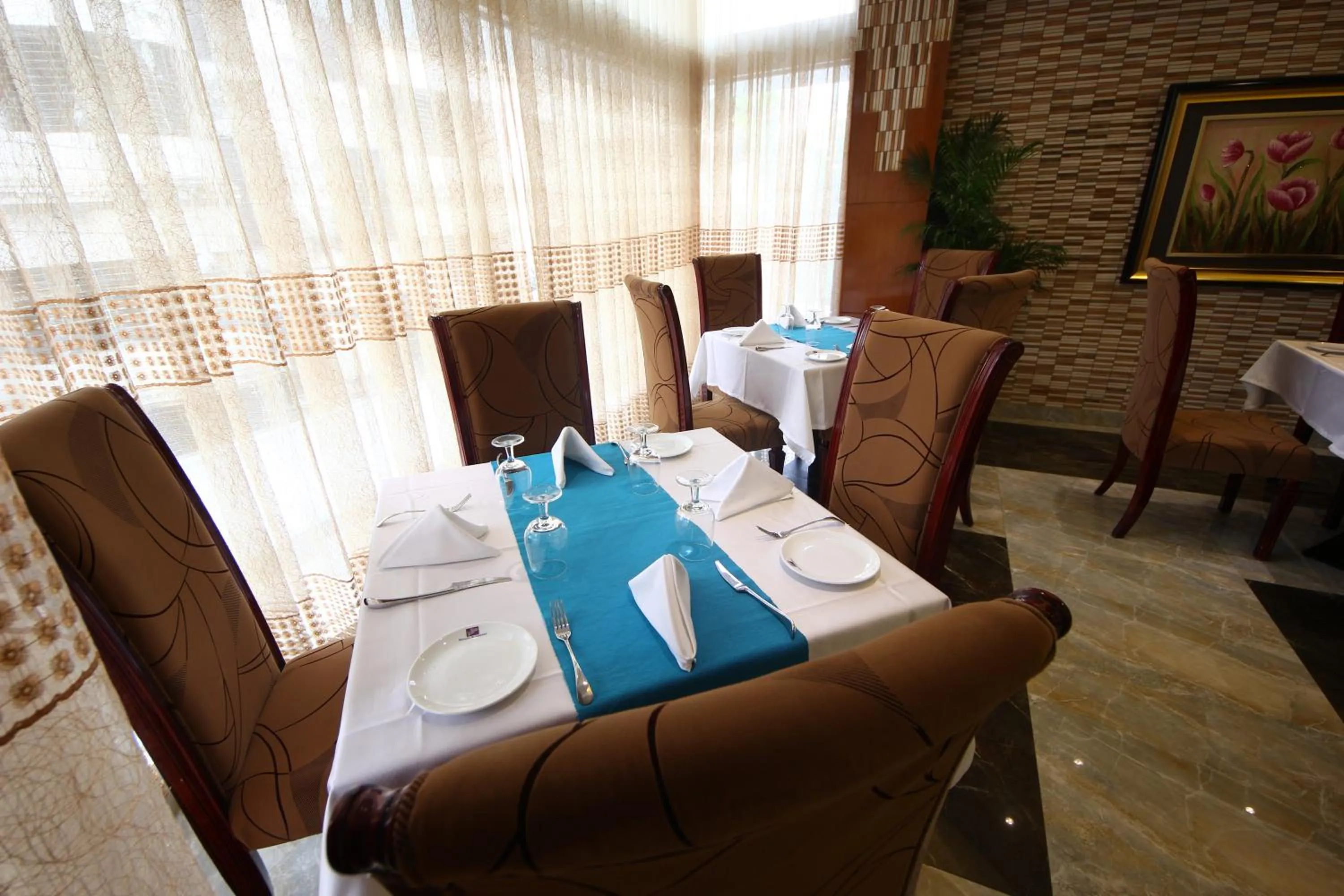 Restaurant/places to eat in Hotel Bengal Canary Park