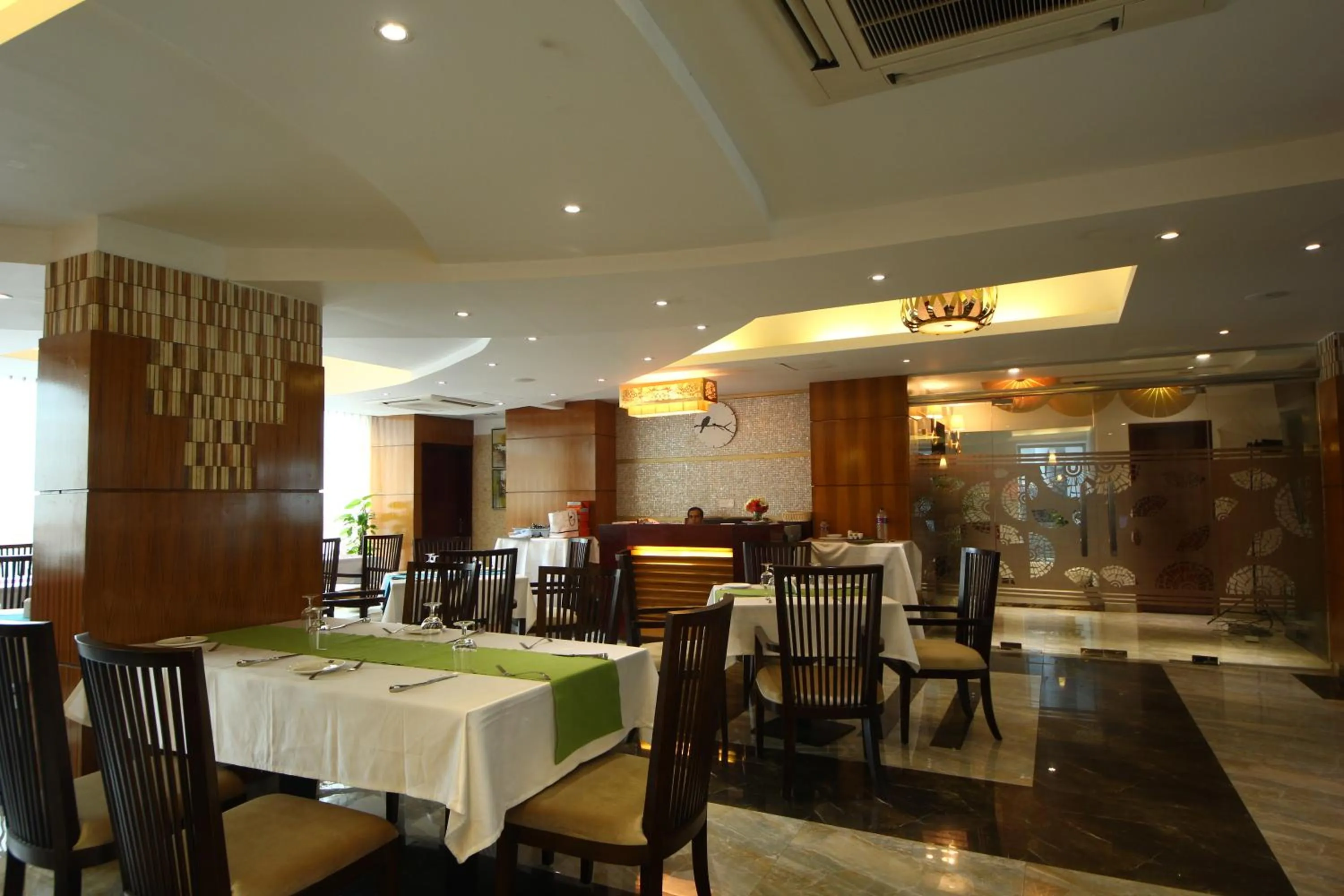 Restaurant/places to eat in Hotel Bengal Canary Park