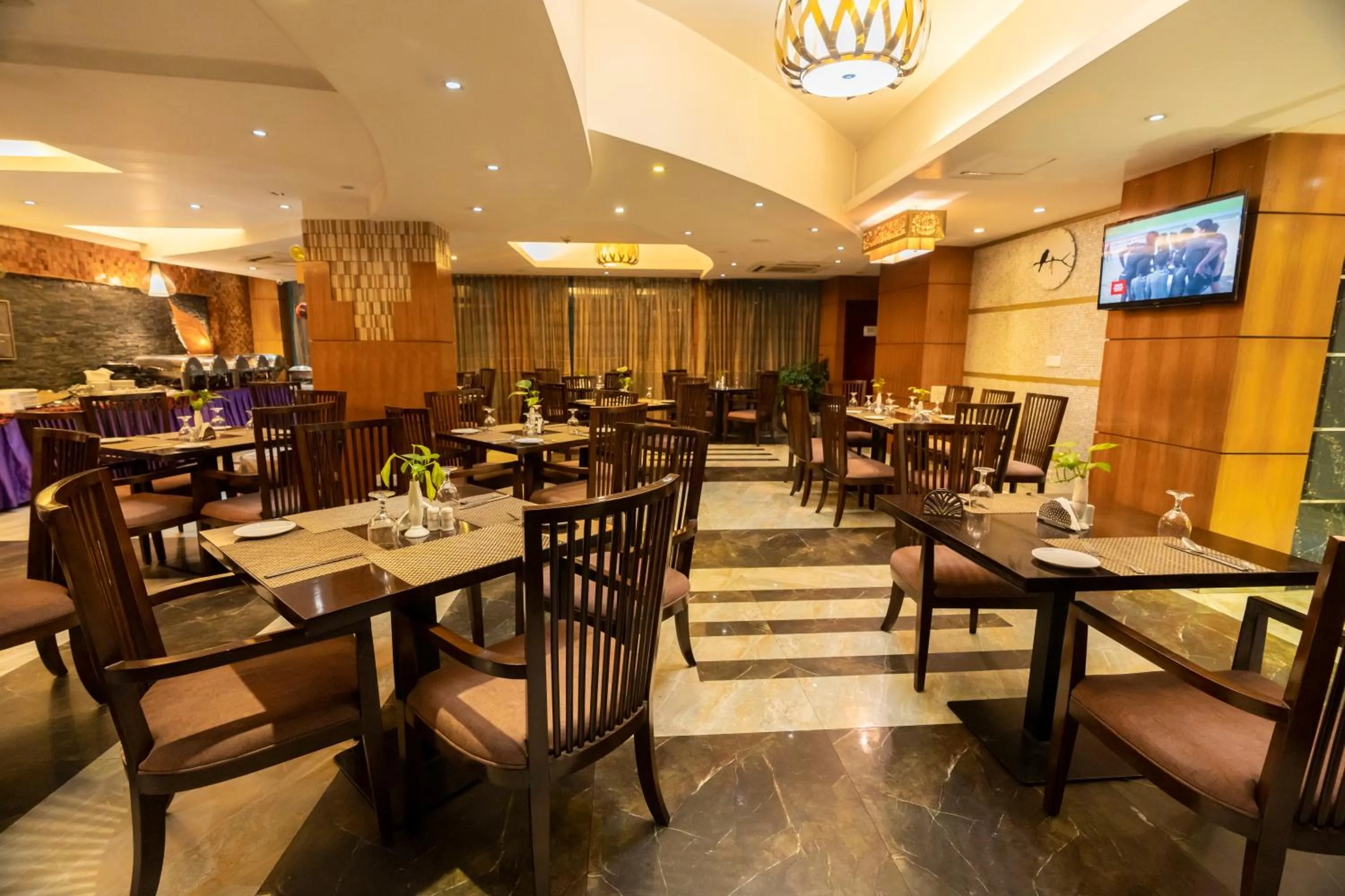 Restaurant/places to eat in Hotel Bengal Canary Park