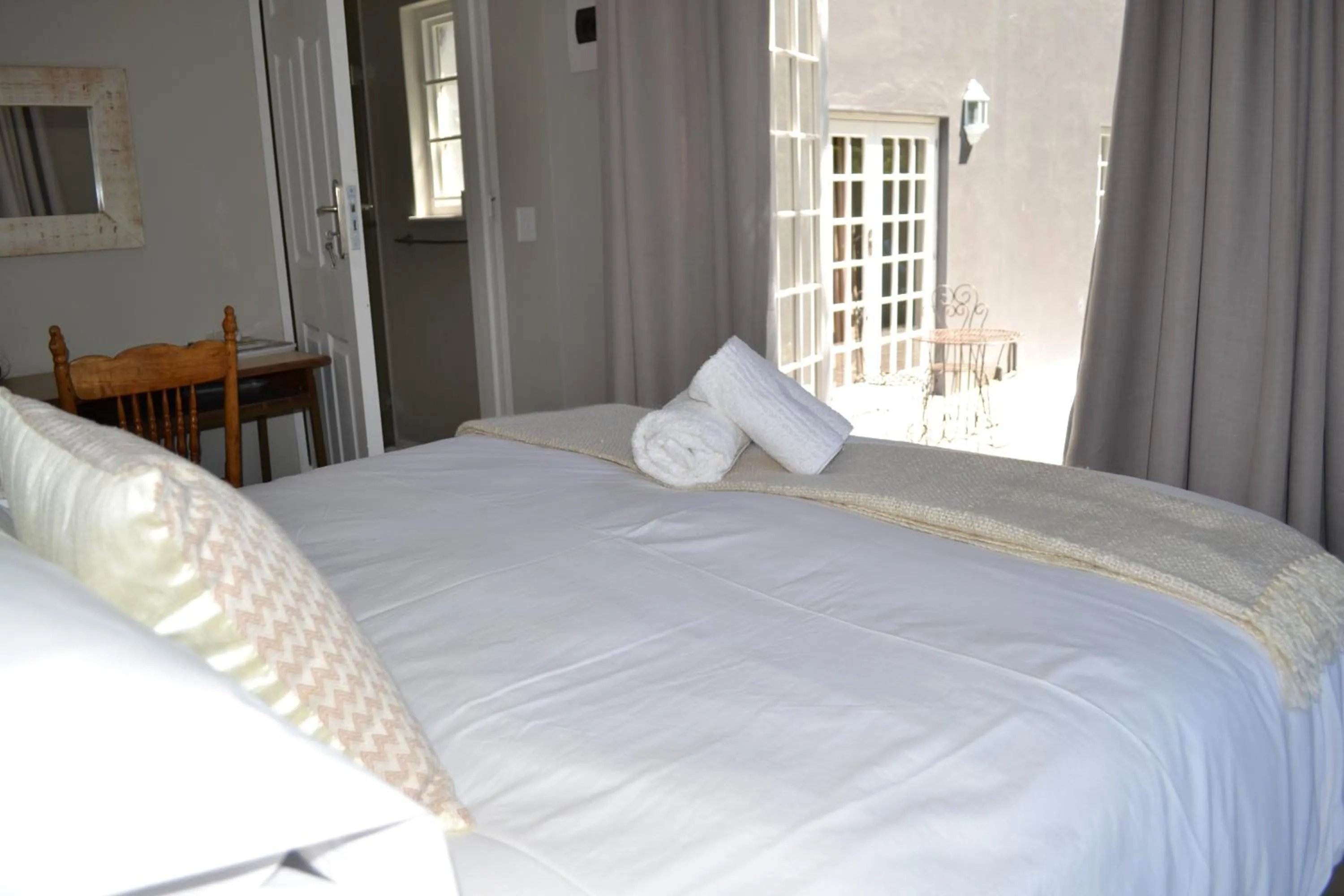 Bed in The Garden Shed Guest House