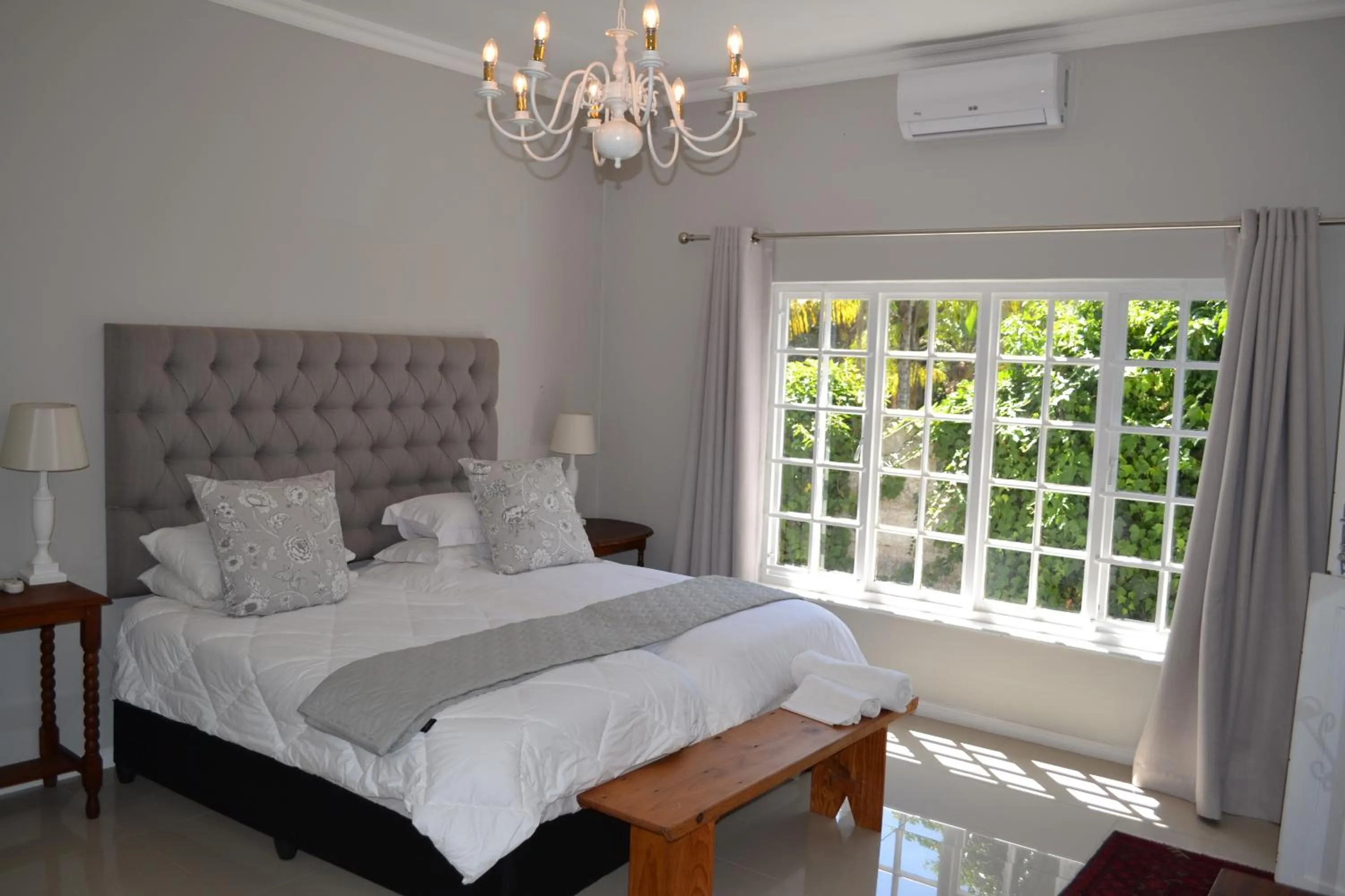 Bed in The Garden Shed Guest House