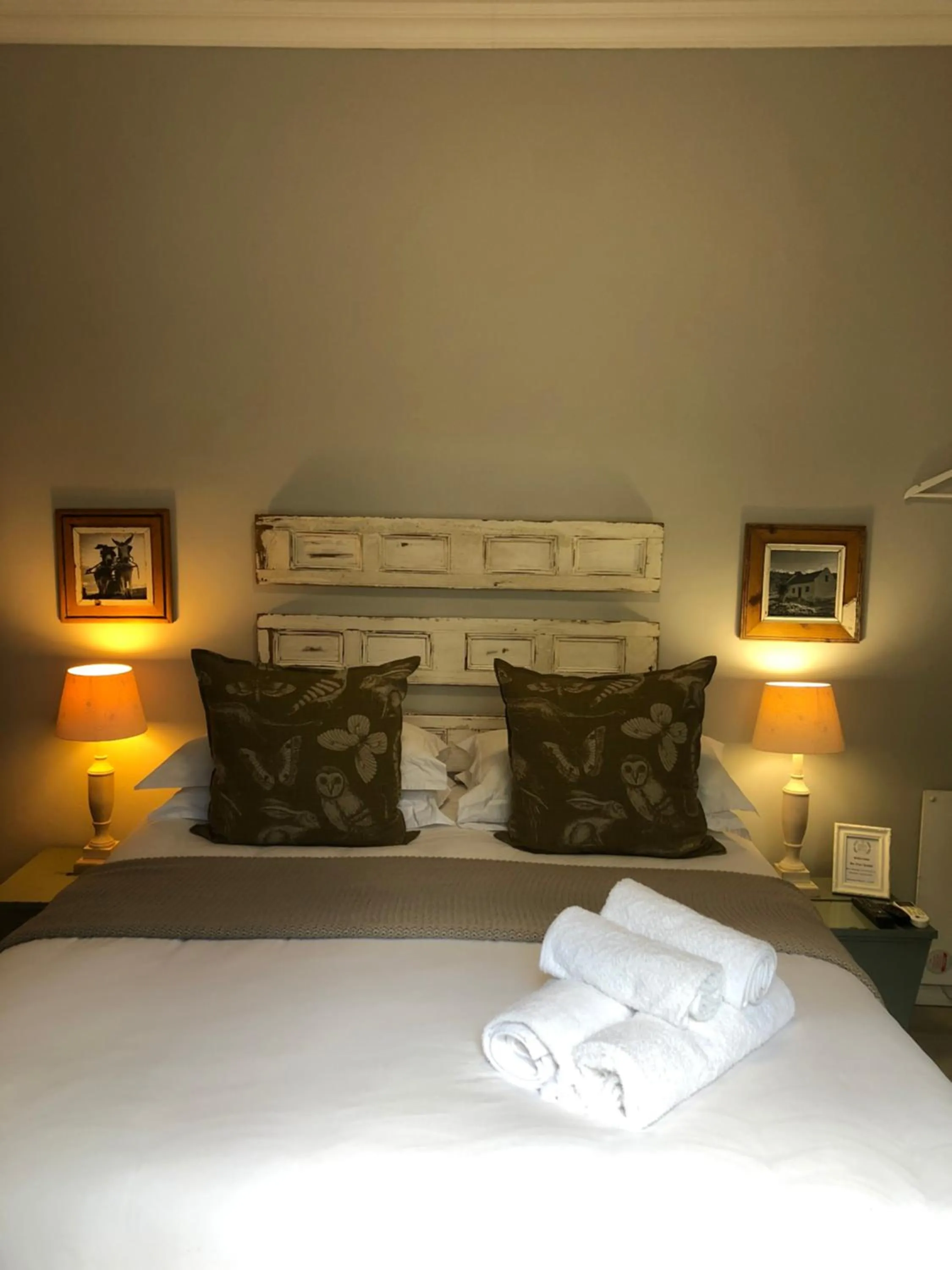 Bed in The Garden Shed Guest House