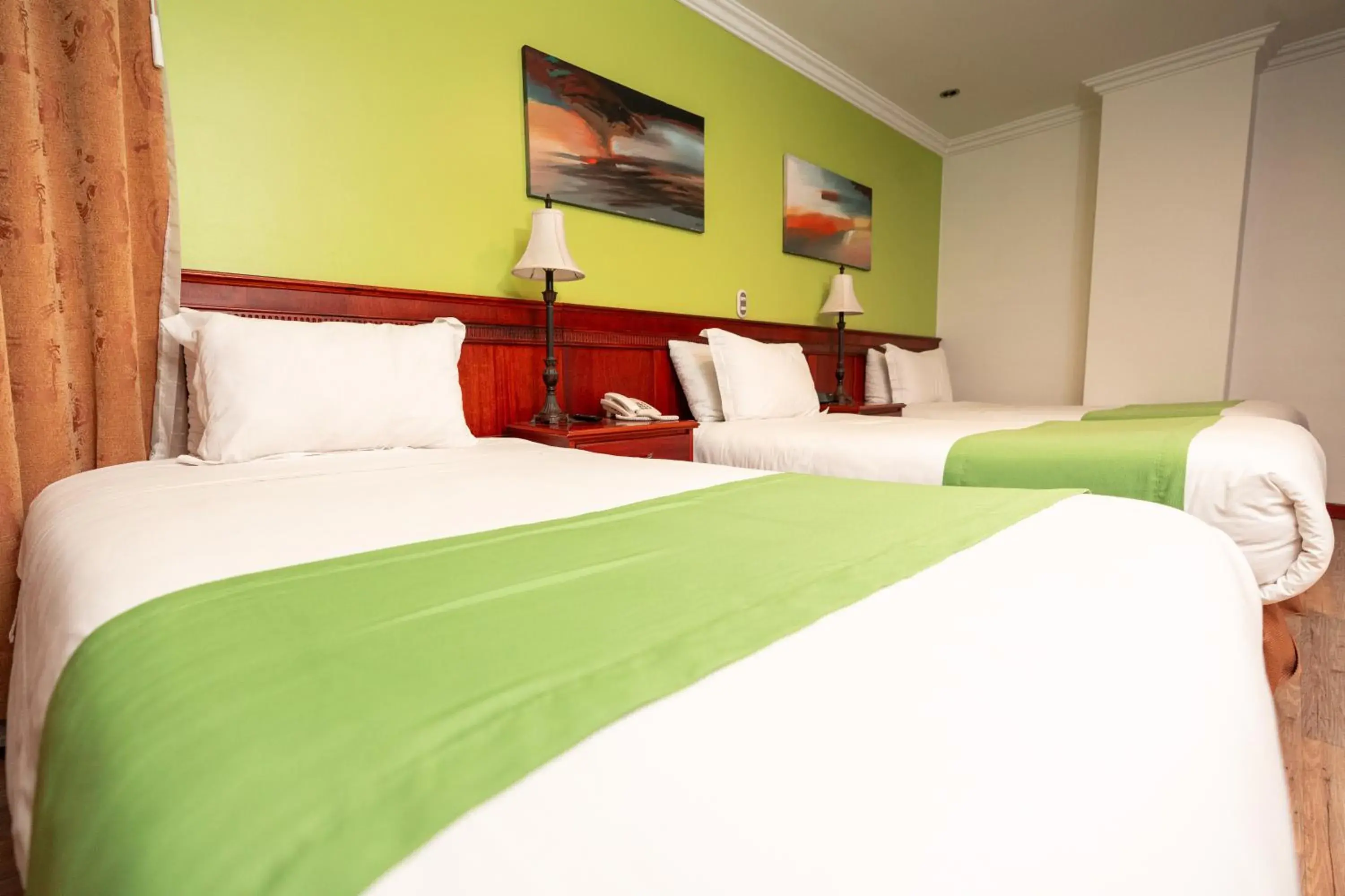 Triple Room with Private Bathroom in Quo Vadis Hotel Triple Room with Private Bathroom in Quo Vadis Hotel