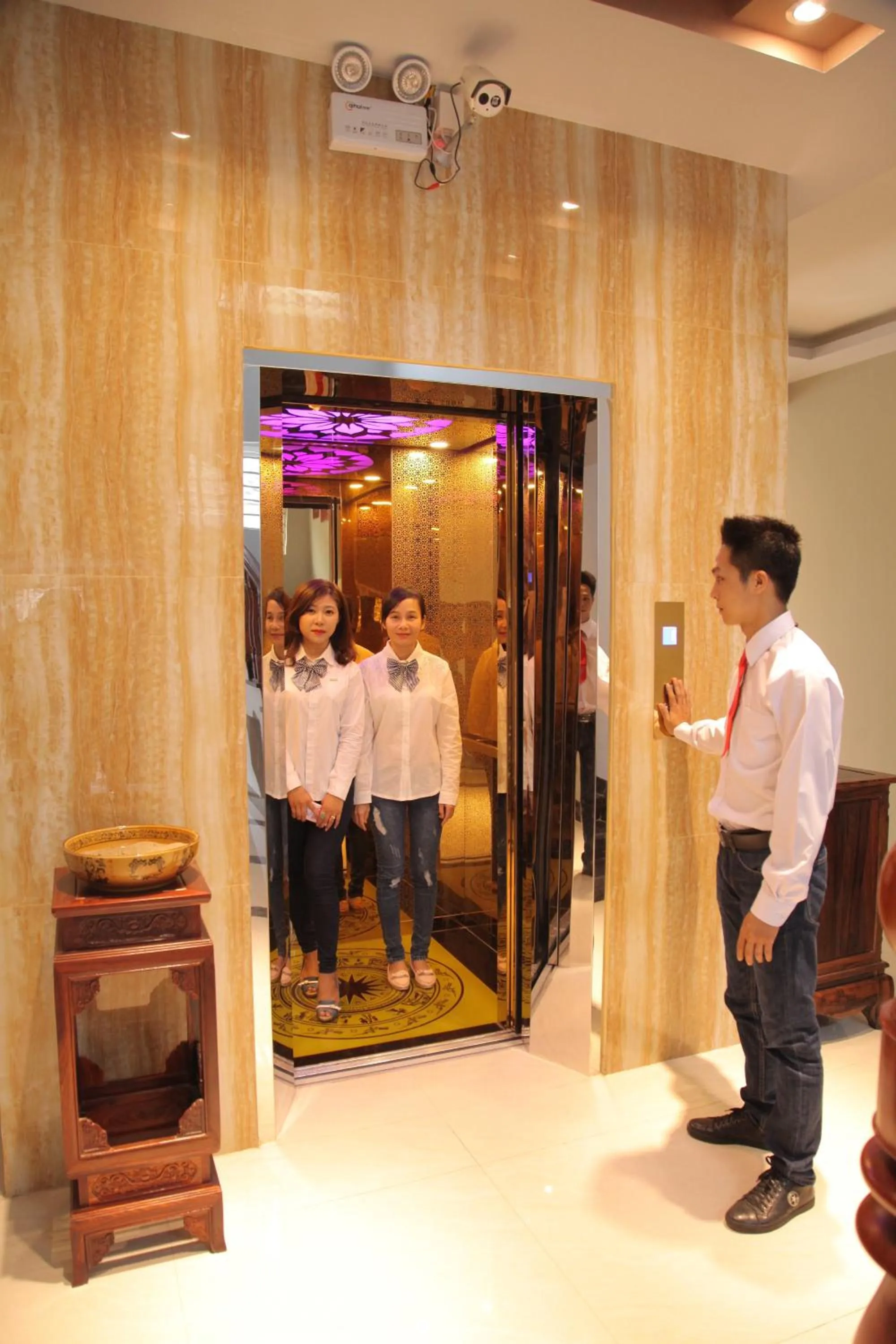 Staff in Khách Sạn Hoàng Gia Lào Cai - Hoang Gia Hotel