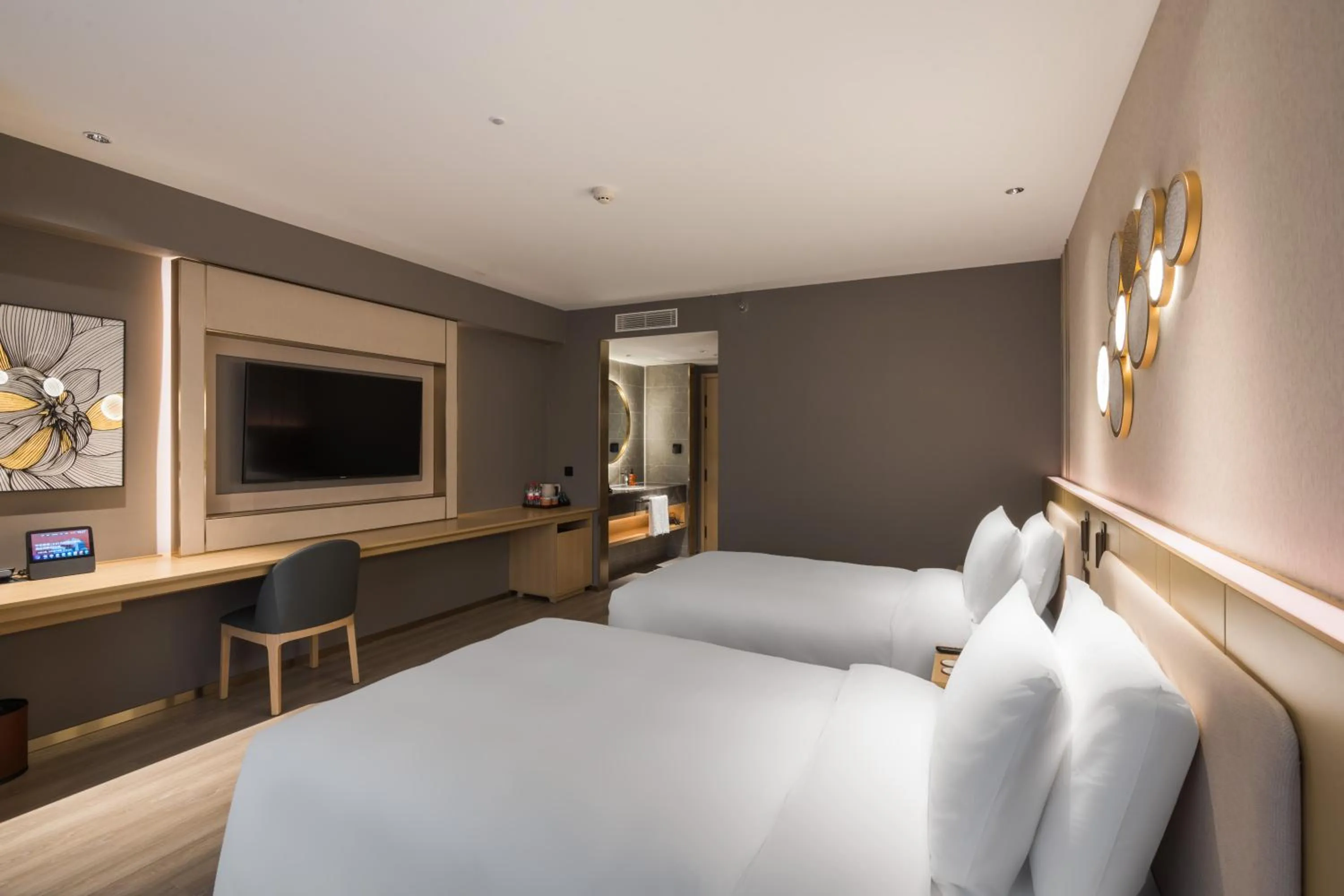 Photo of the whole room, Bed in Orange Hotel Sanya Phoenix Airport