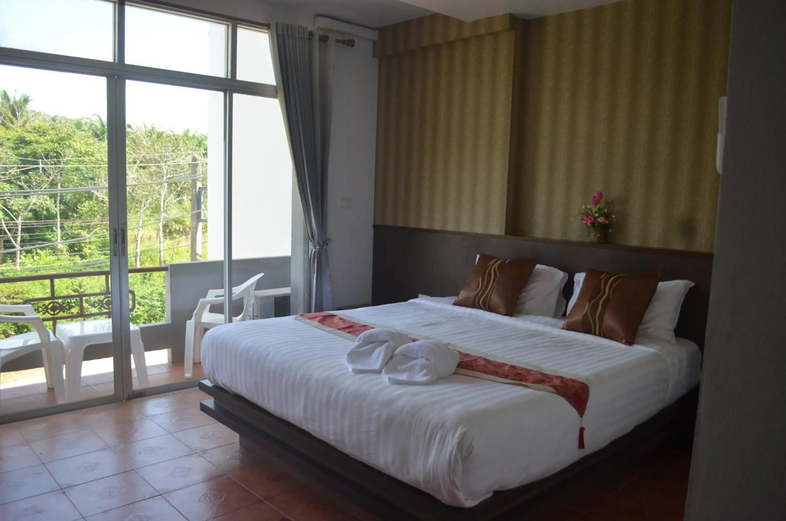 Superior Room with Mountain View in Lanta Nice Beach House Superior Room with Mountain View in Lanta Nice Beach House