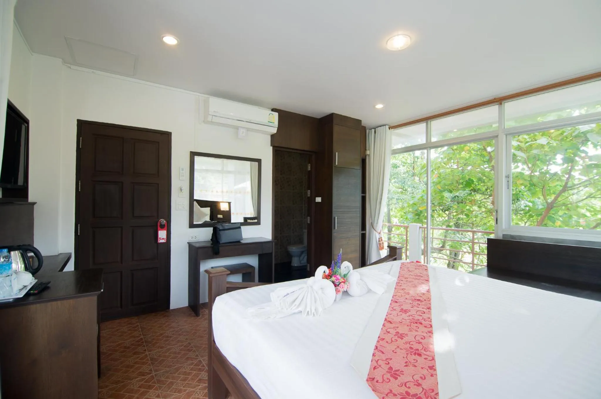 Bedroom, Bed in Lanta Nice Beach House