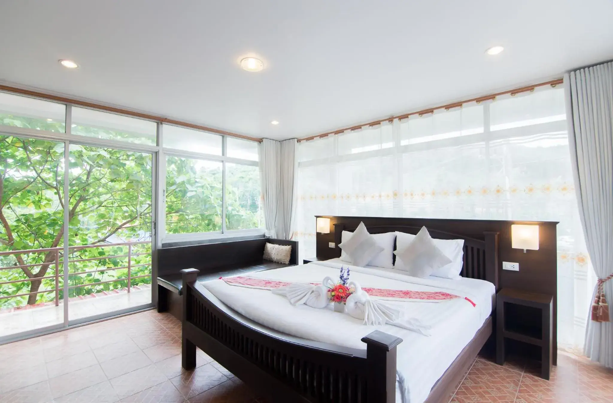 Deluxe Double Room with Balcony in Lanta Nice Beach House Deluxe Double Room with Balcony in Lanta Nice Beach House
