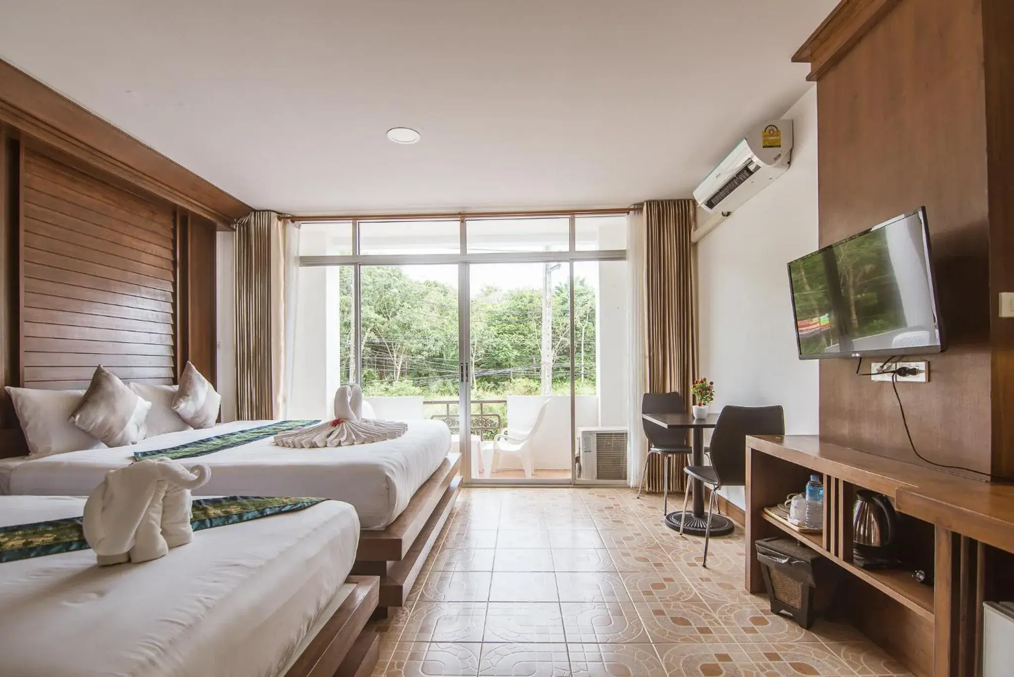 Triple Room in Lanta Nice Beach House Triple Room in Lanta Nice Beach House