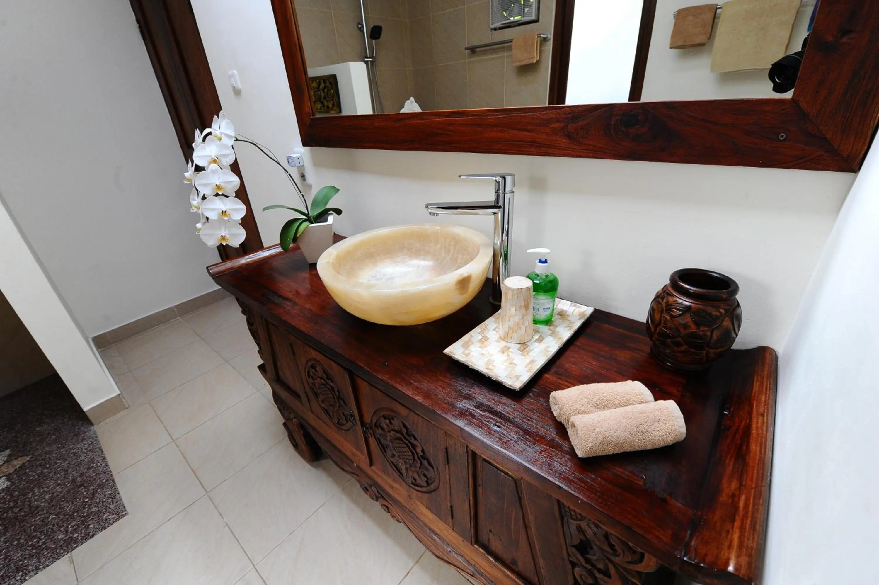 Shower in Villa Paradise
